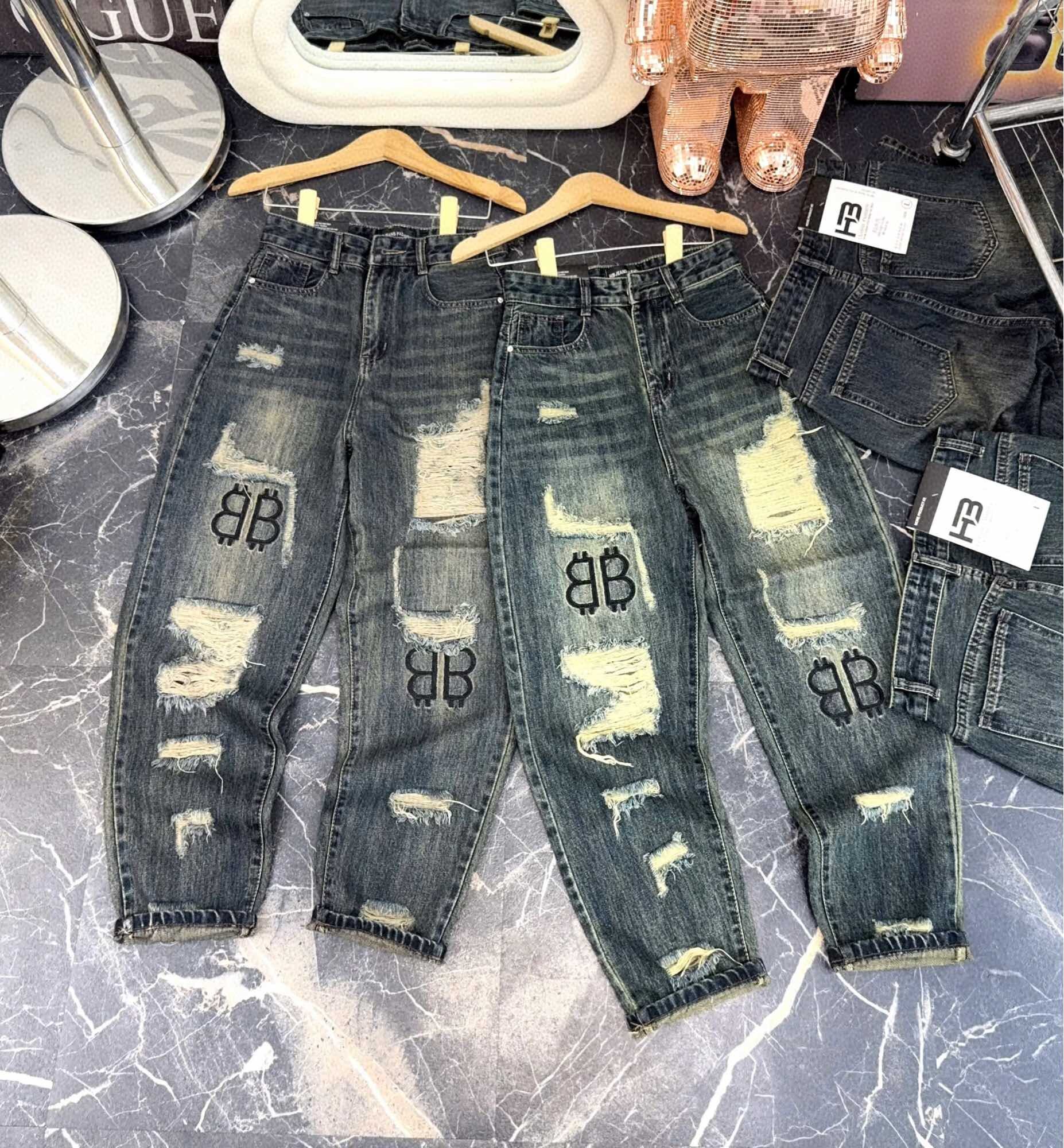Quần baggy jeans rách nhẹ thêu BB