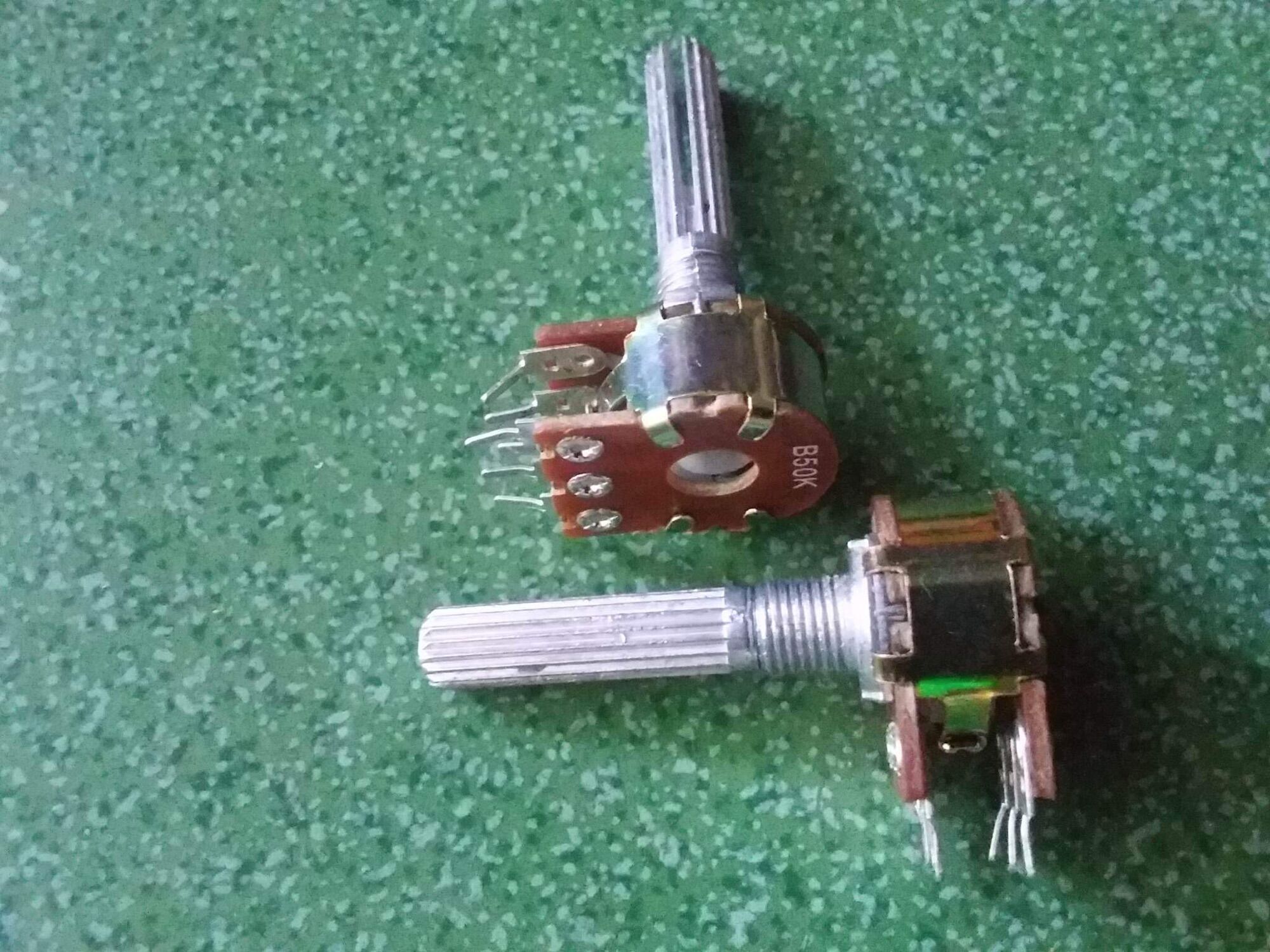 5- chiếc volume đôi cán dài 3cm chân ngay 50k