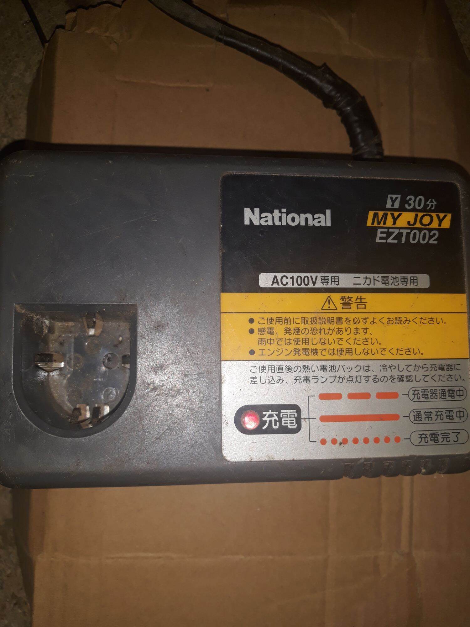 Thanh lý xạc PIN zin national, 12 nhật bãi,sử dụng điện 100v ,xạc hoạt động OK