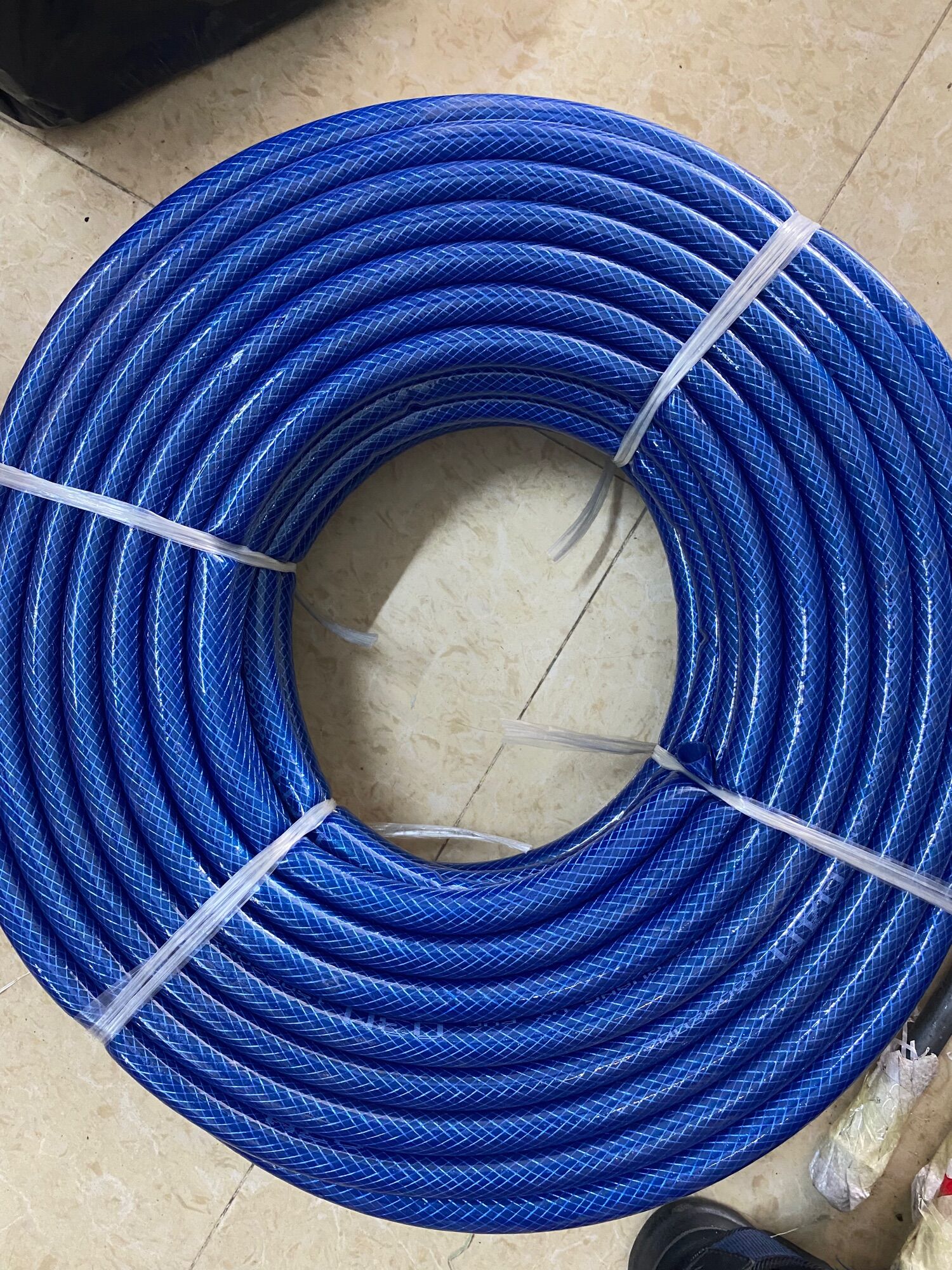 Cuộn 50 m ống lưới phi 21