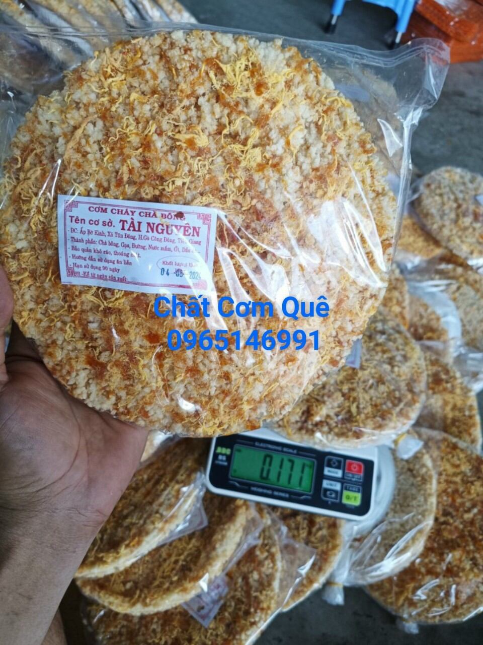 1 miếng cơm cháy chà bông tròn 20k