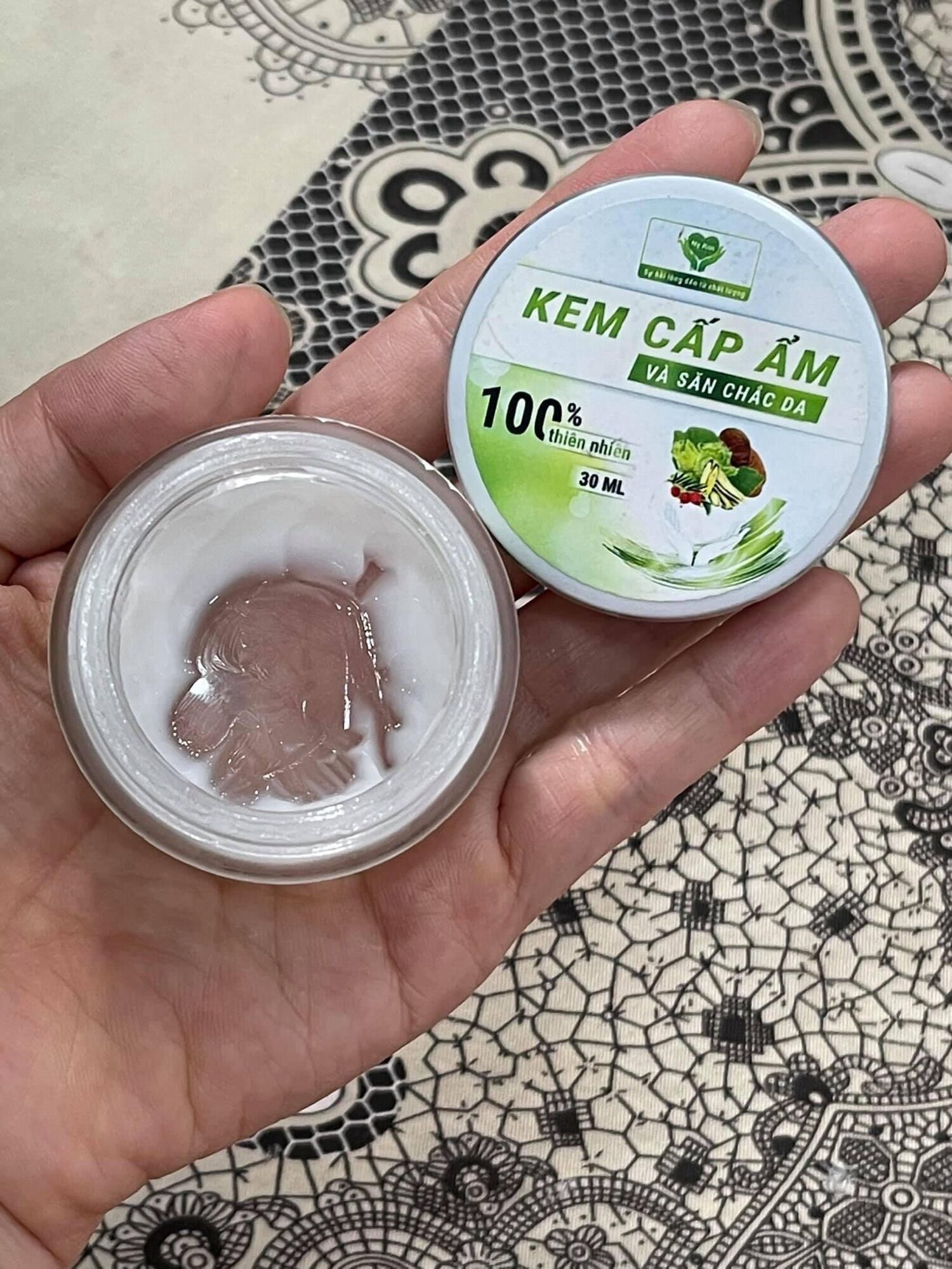 Kem cấp ẩm và săn chắc da Mẹ Ken