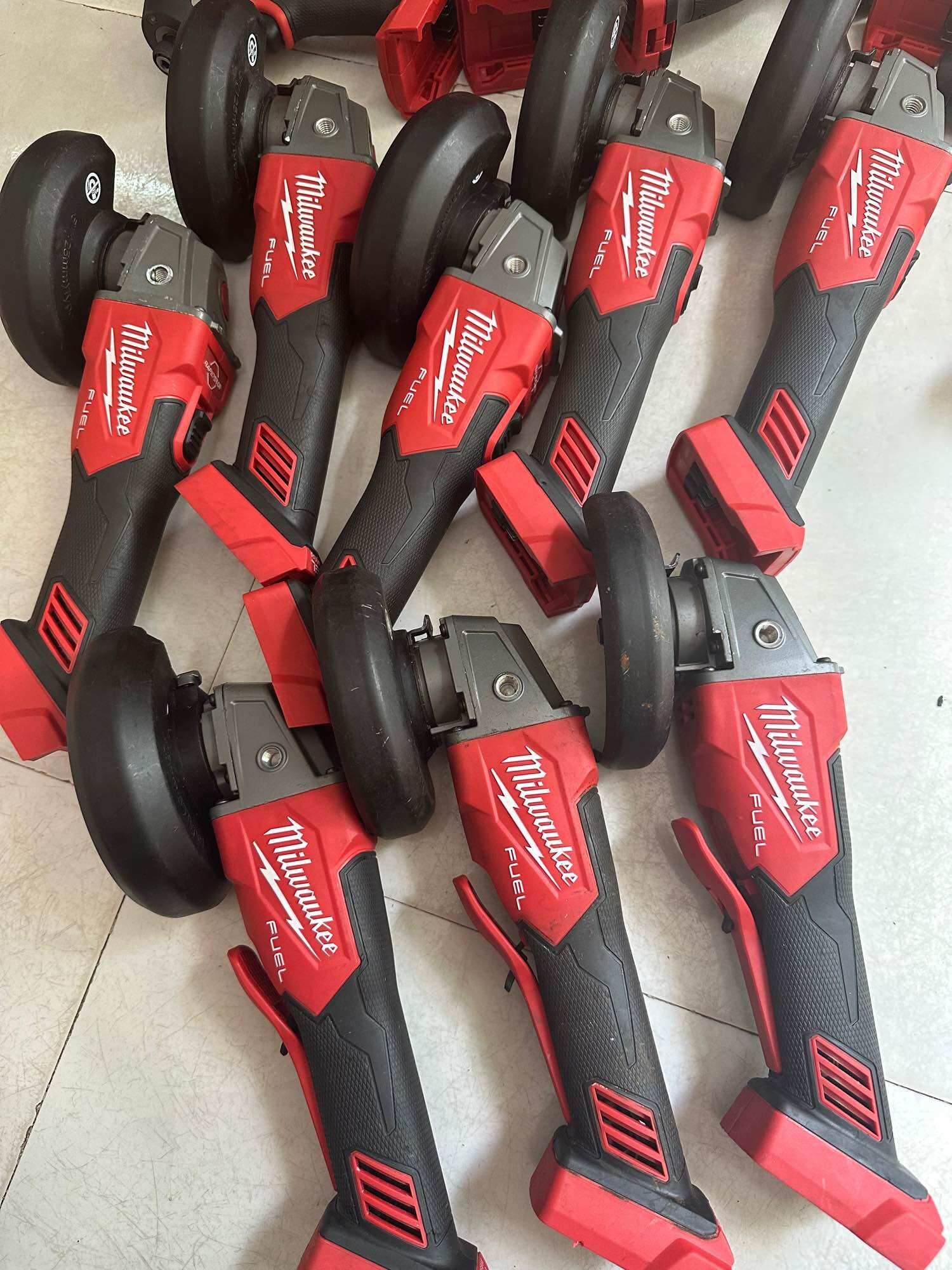 Máy mài MILWAUKEE 2880-20, 2881-20 ko than, có thắng từ. Nguyên zin chính hãng, xài lướt 0971.72.70.74