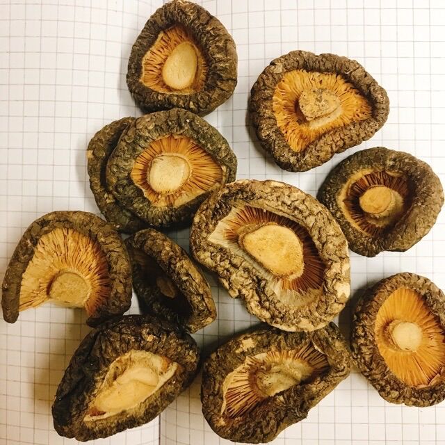 Nấm Đông Cô loại vừa, chân ngắn, dày tai 500gram