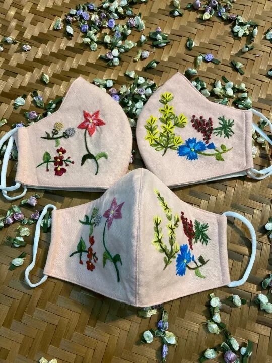Khẩu trang thêu tay vải linen (handmade by Pong )
