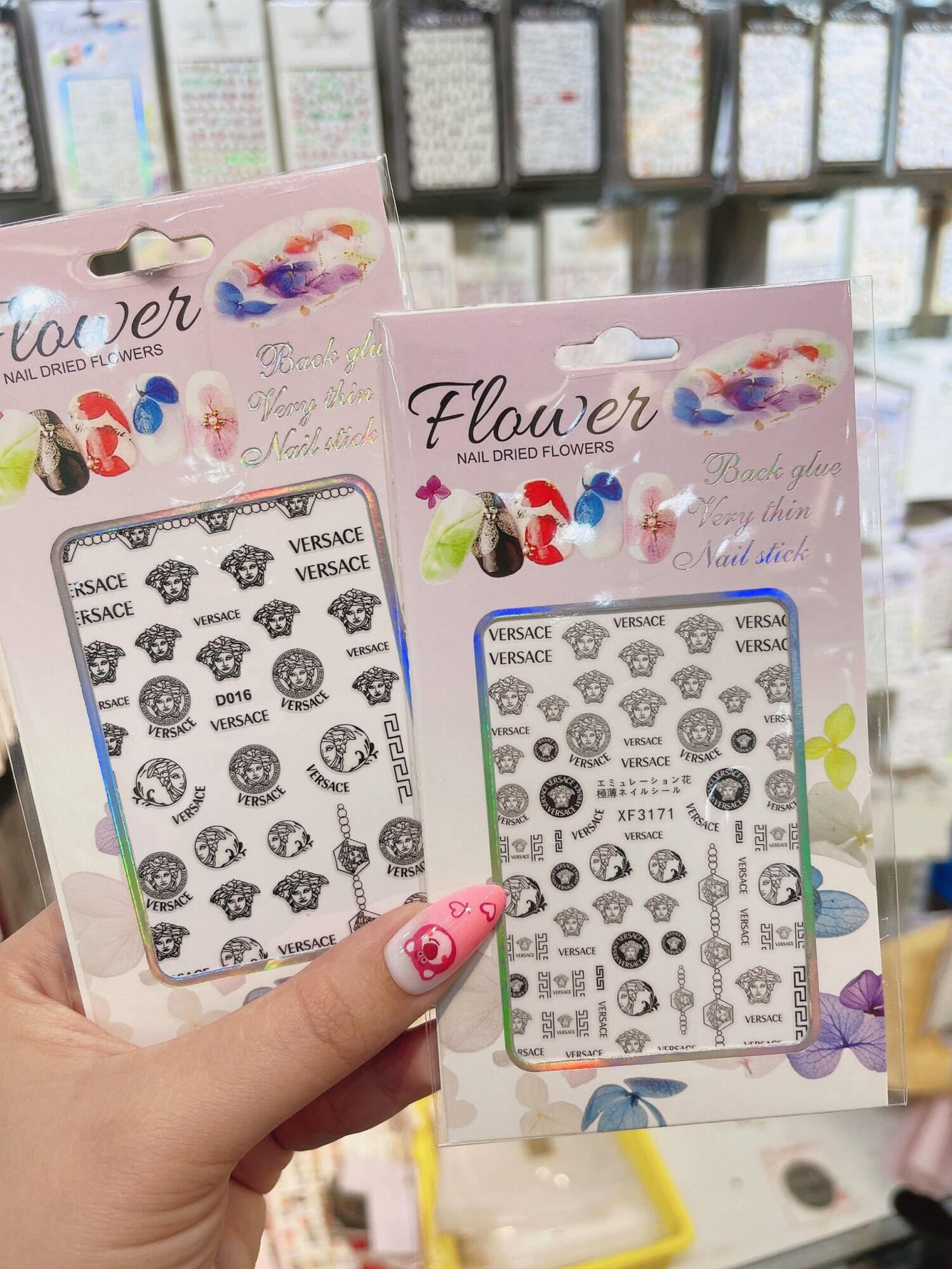 STICKER THƯƠNG HIỆU 13k/2Tấm
