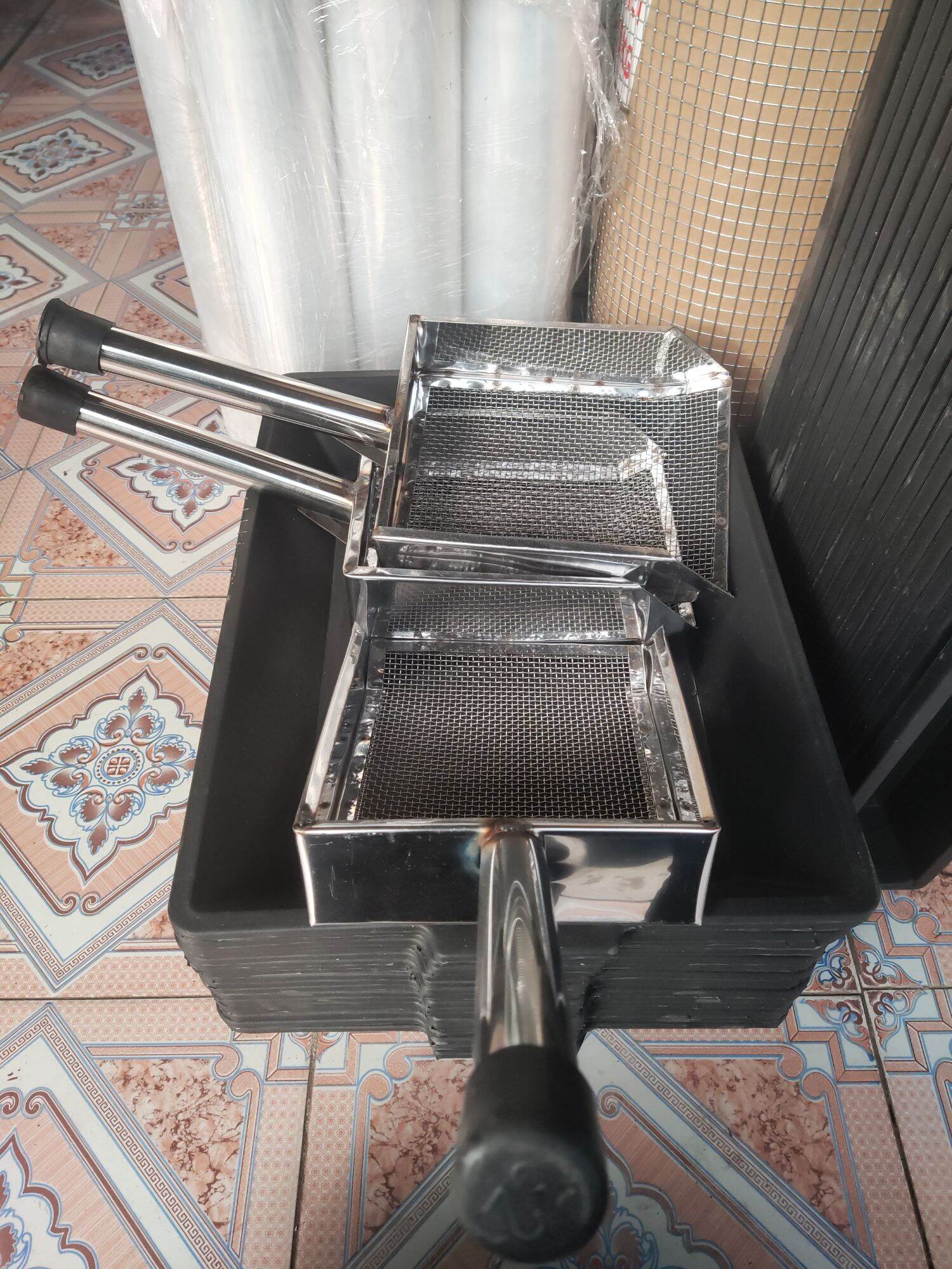 Sàng cát cho gà chọi bằng inox