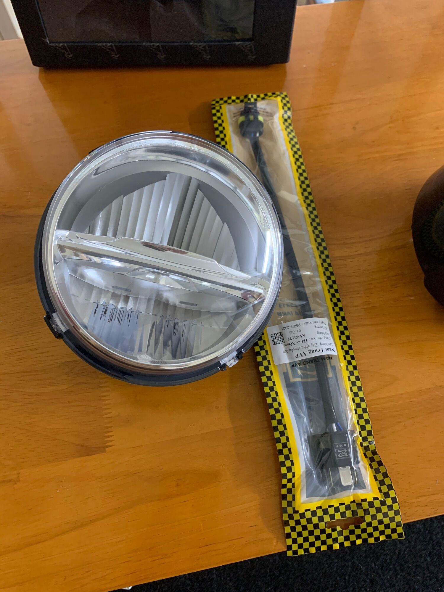 Pha led 2 tầng vespa prima
