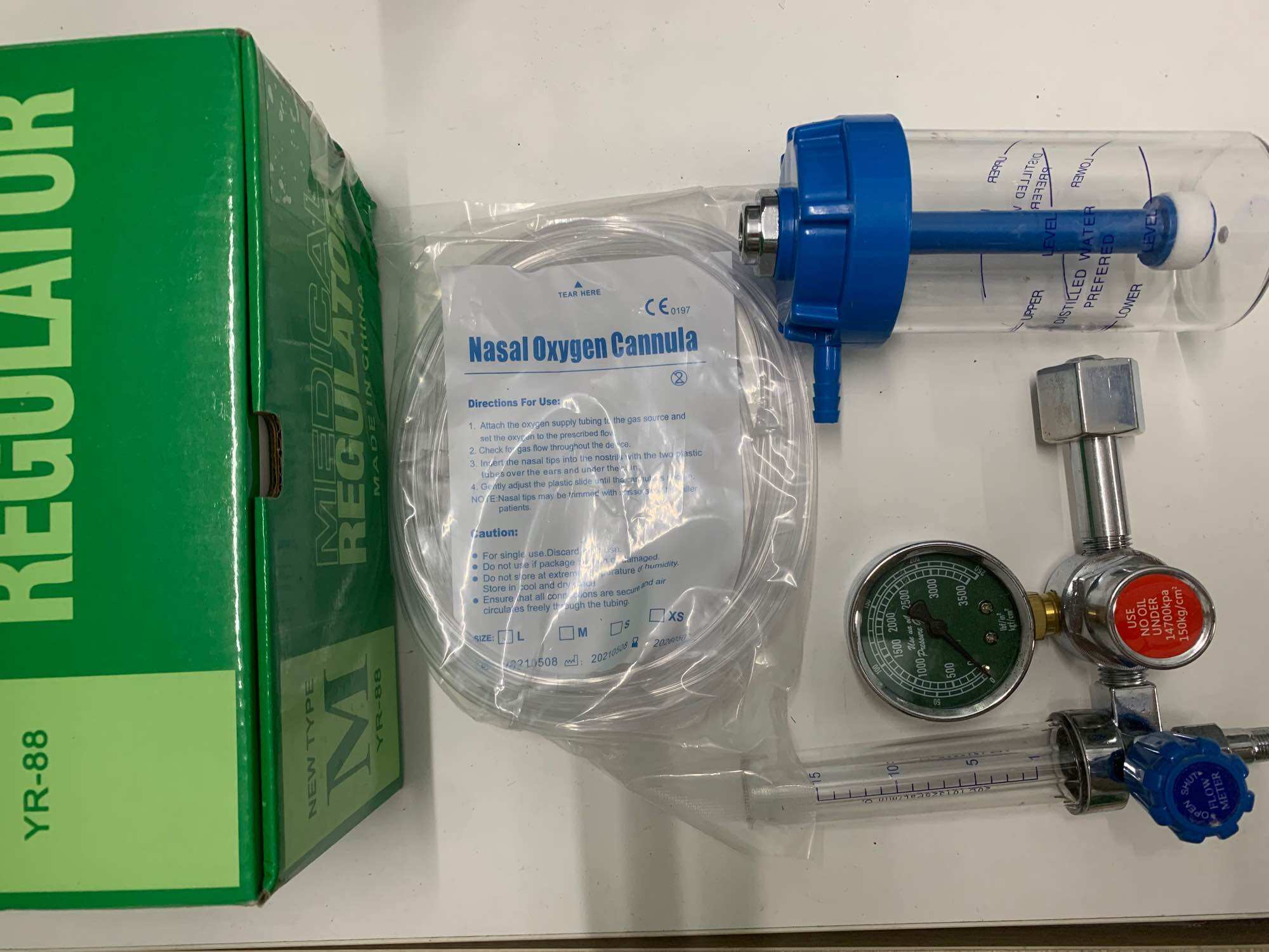 Đồng hồ oxy y tế đo áp suất bình khí Regulator YR-88 (có bình làm ẩm)