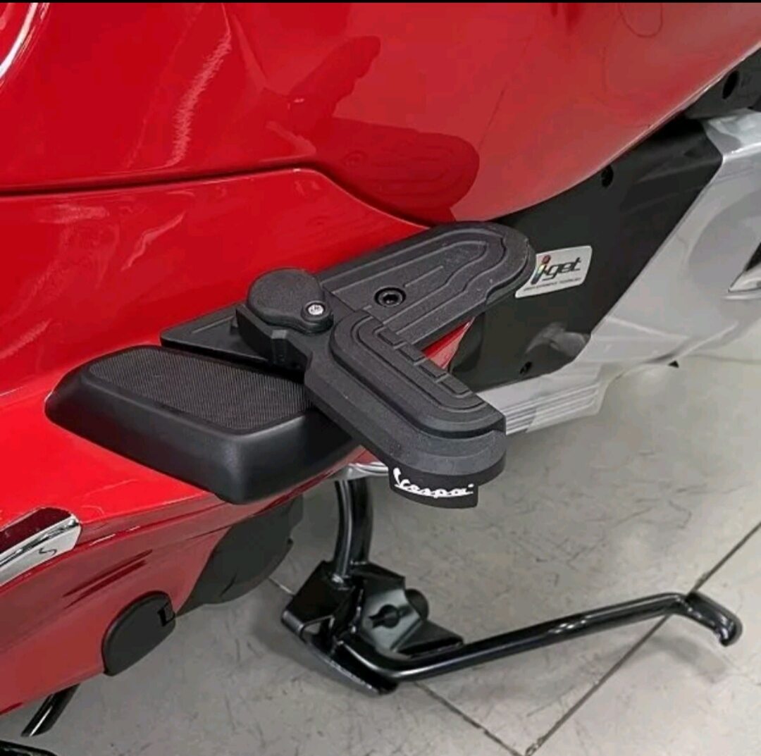 gác chân Vespa ngôi sao đen LX