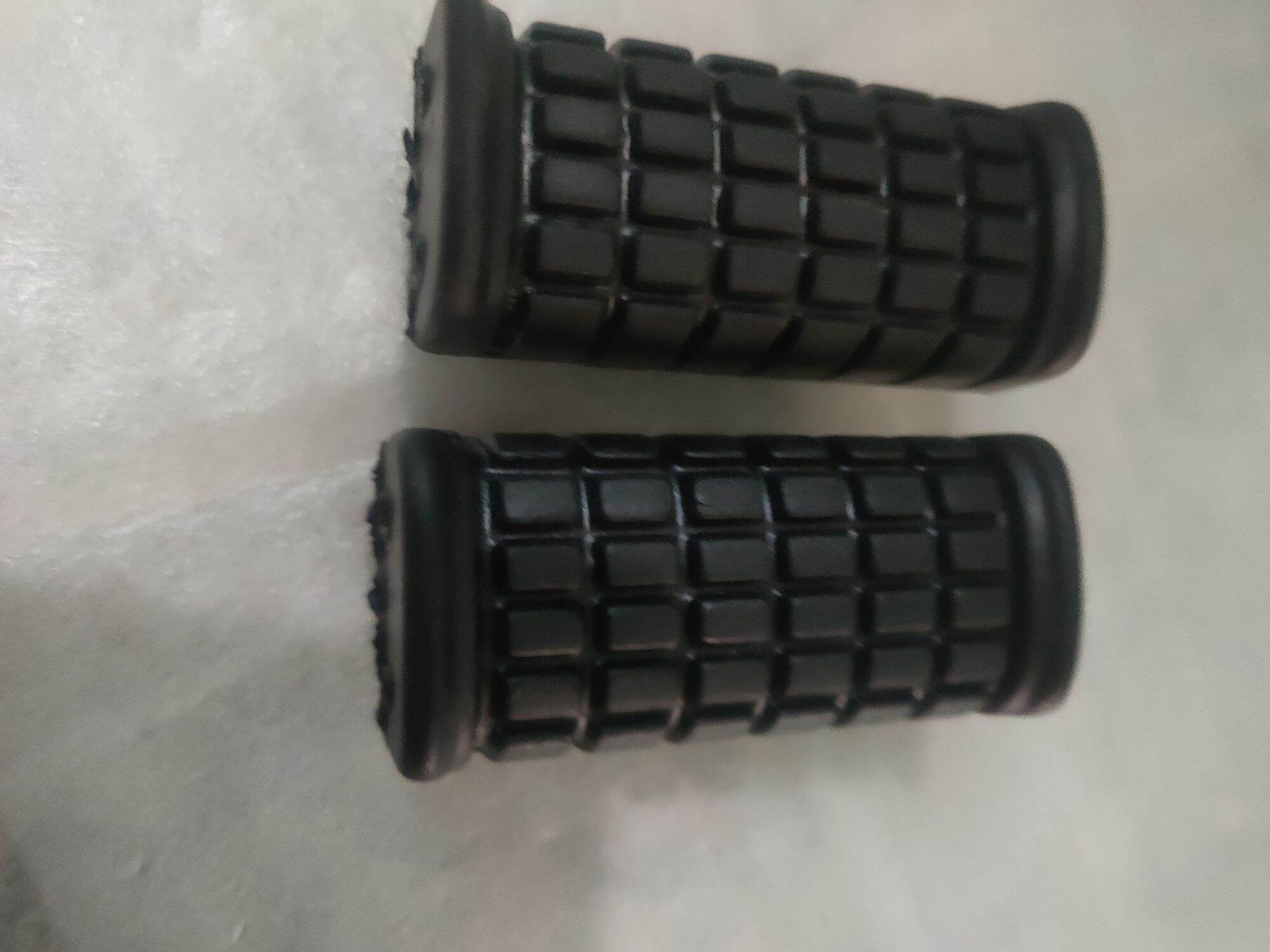 Cao su gác chân trước suzuki