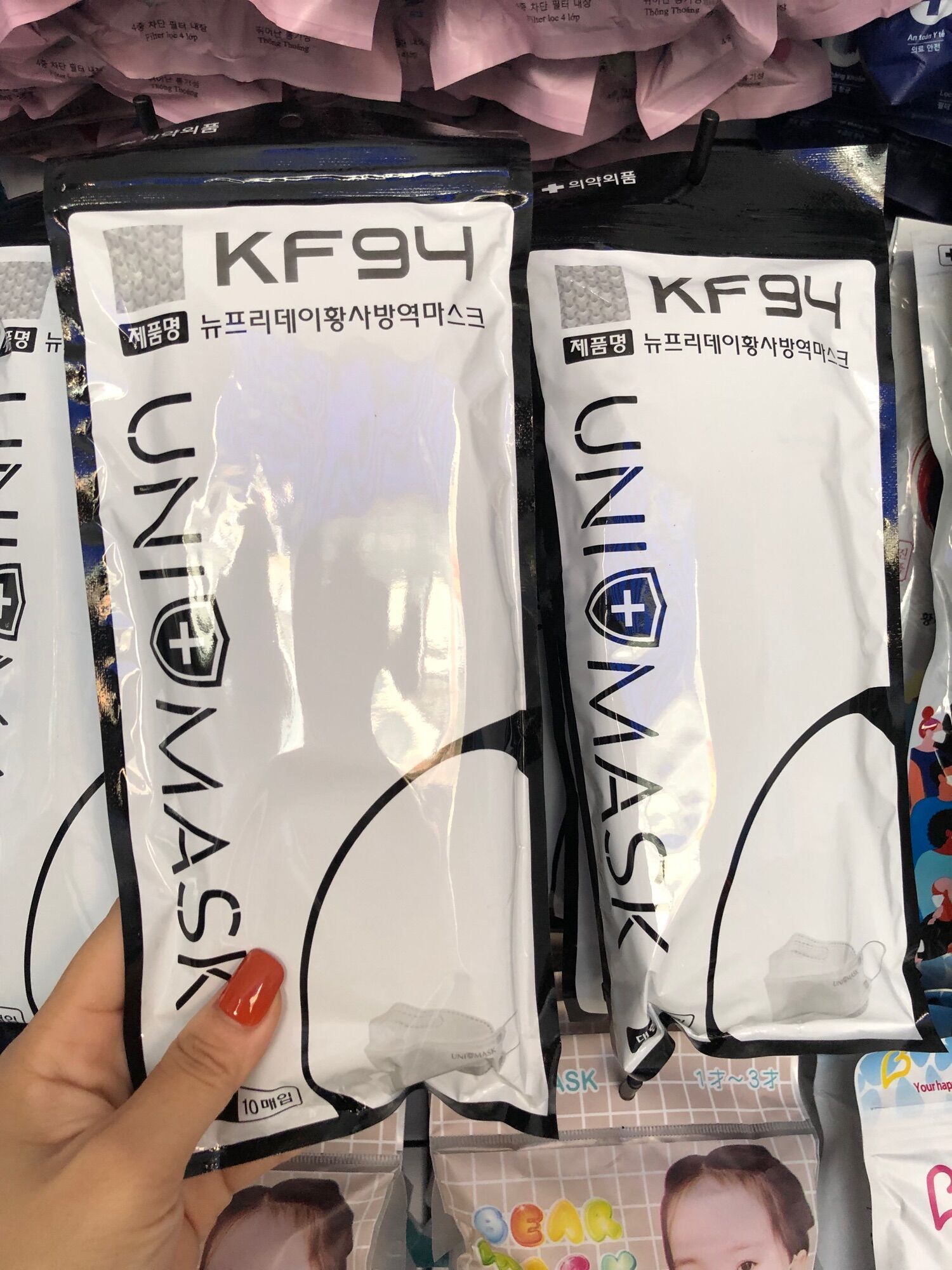 Thùng 300 cái khẩu trang uni mask kf94 màu trắng sản xuất công nghệ hàn quốc