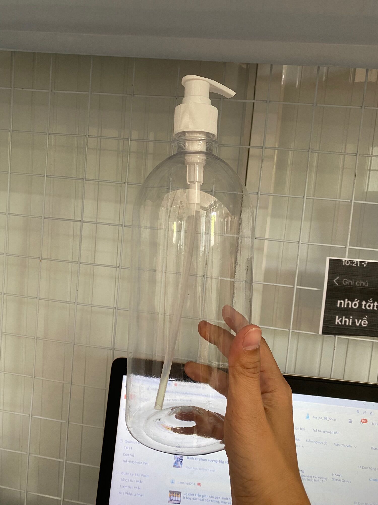 1 chai nhựa 1000ml + vòi nhấn fi 28