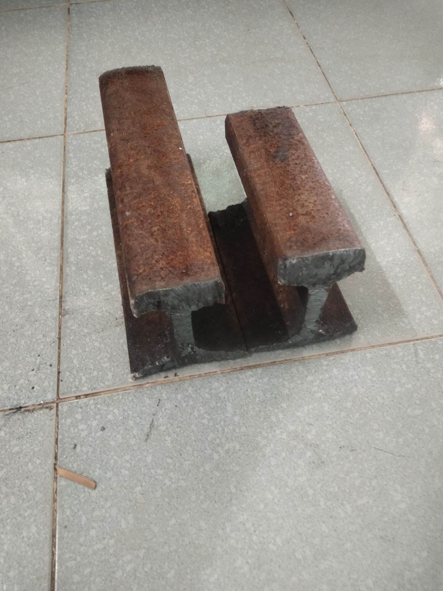 đe thép ray tàu thời pháp 25cm