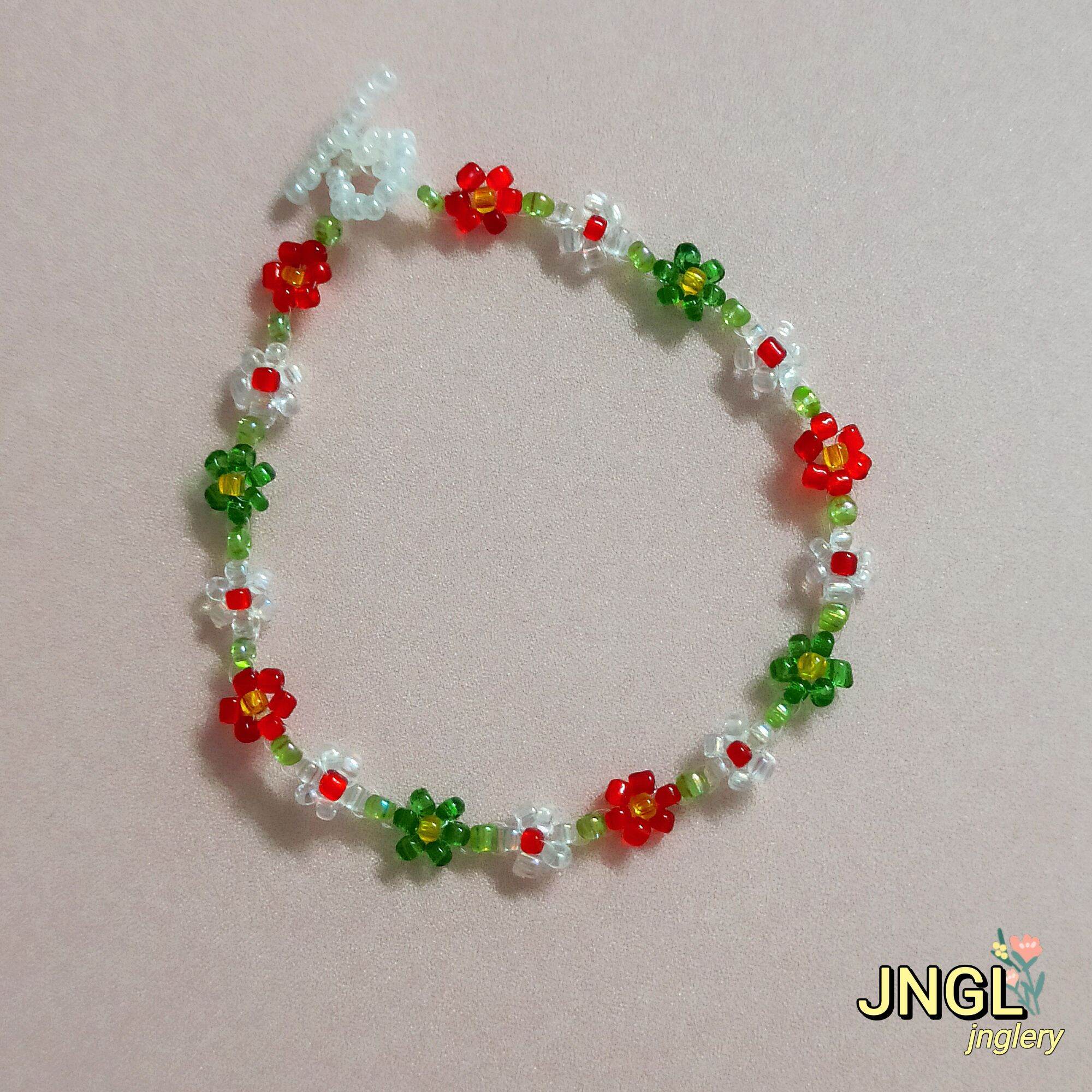 Vòng tay hạt cườm handmade kết hoa nhí màu đỏ