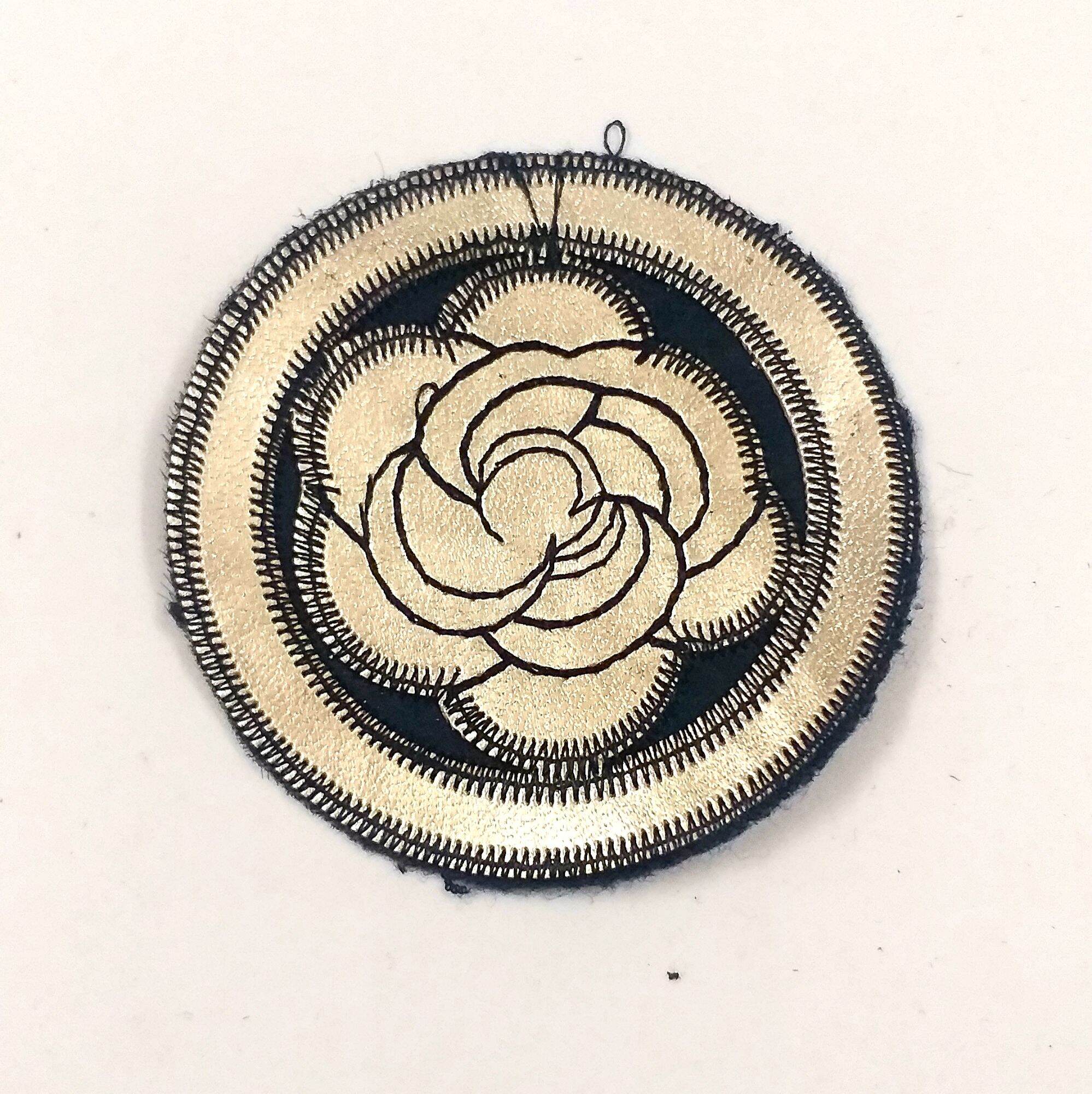 Logo may lên áo/ hình may lên áo