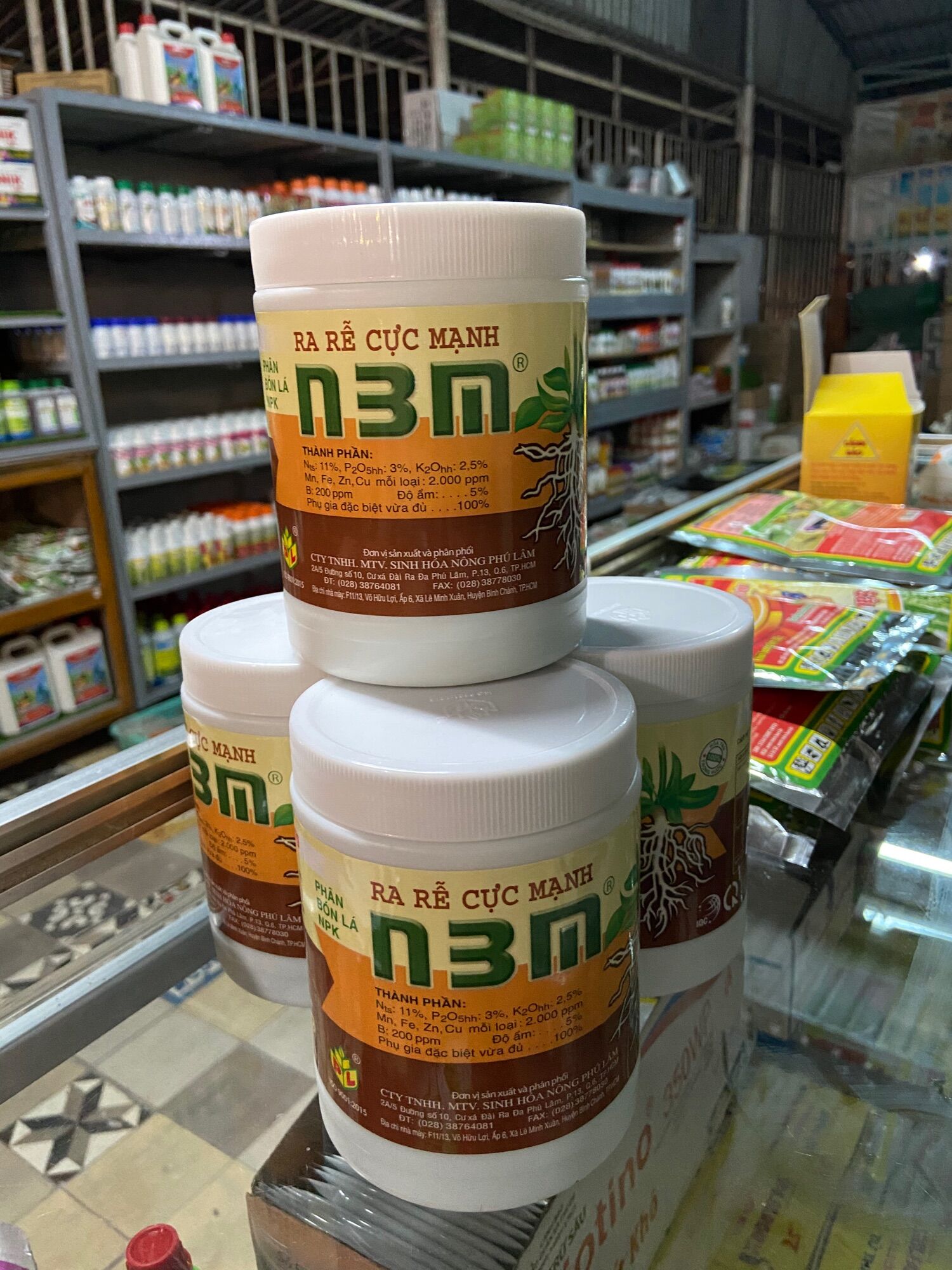 Phân bón lá hiệu n3m hộp 500gr của hoá nông phú lâm kích rễ cực mạnh, ra lá , cải tạo đất