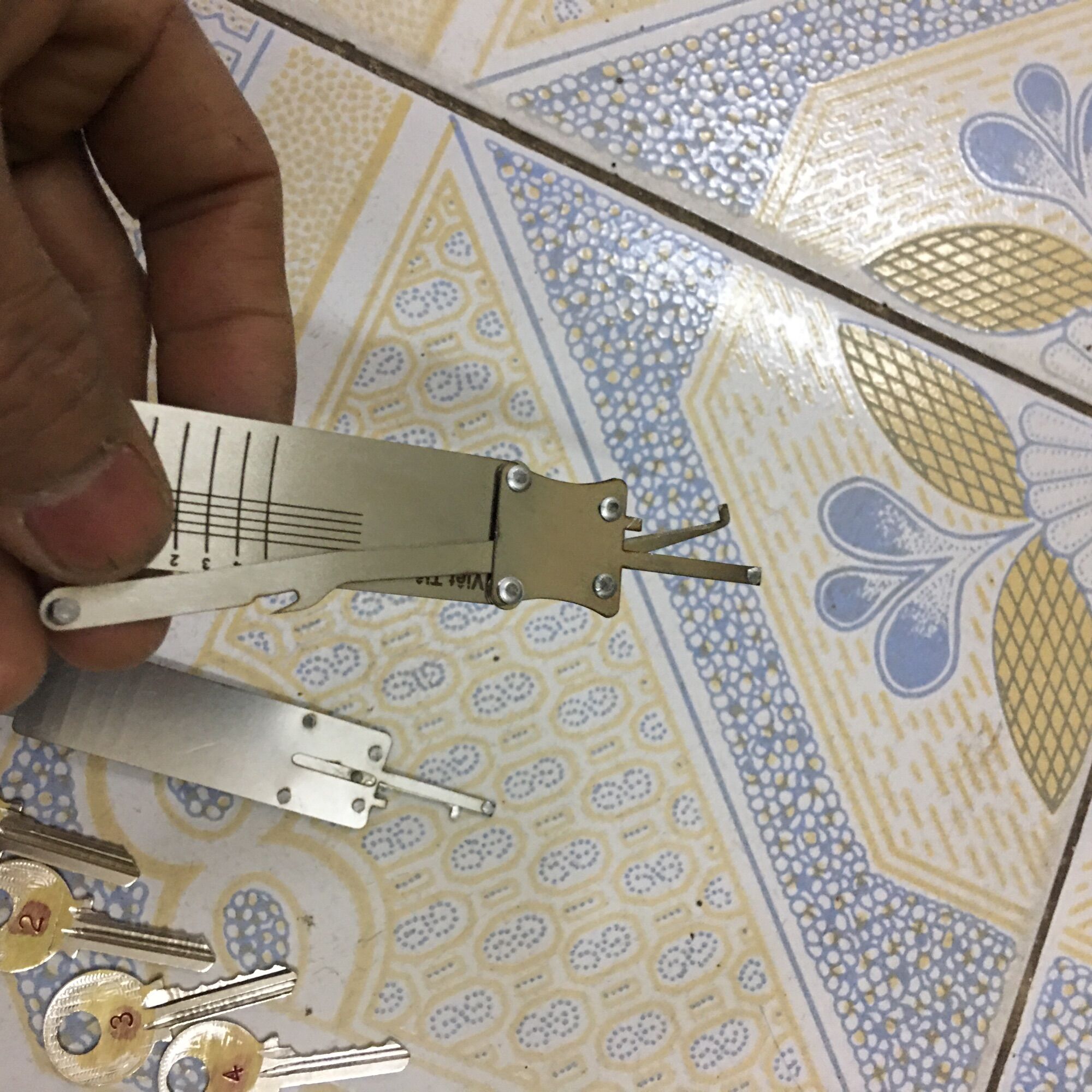 2 cây đo bi khoá V tiệp c8-c10