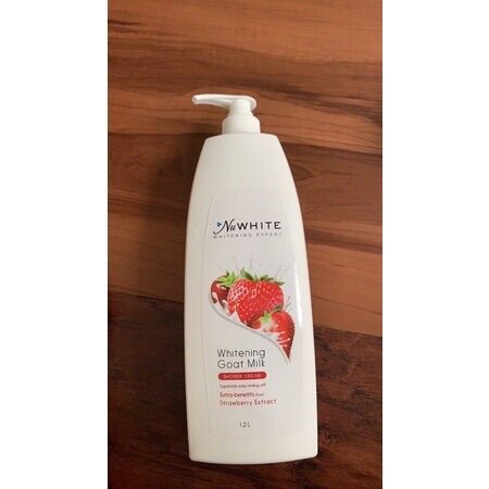 Sữa tắm Nuwhite 1.2L dâu, sữa