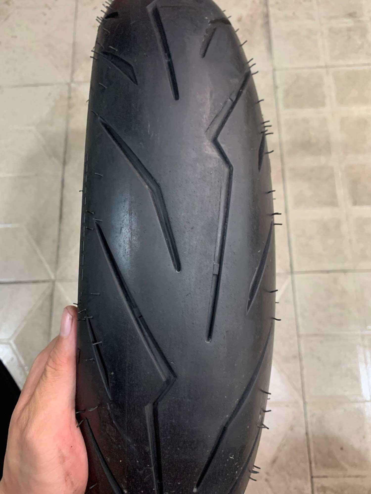 Vỏ Pirelli rosso sport vỏ sau 90/80-14 các dòng xe tay ga Ab, Vision,... ( hàng lướt tháo xe )