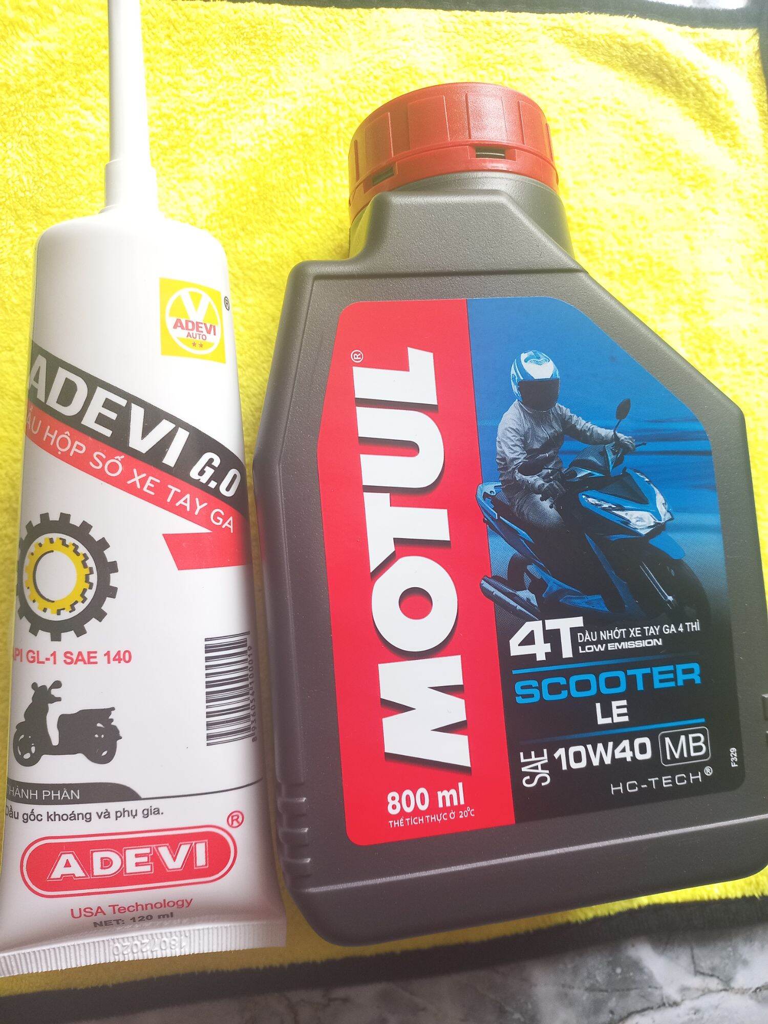 Combo nhớt xe tay ga Motul Scooter LE 10W40 (0.8L) + Nhớt hộp số 120ml, nhớt có tem QR chính hãng, shop uy tín. sản phẩm chất lượng. Dùng cho tất cả các dòng tay ga SH, AIR BLADE, VISSION, LEAD...