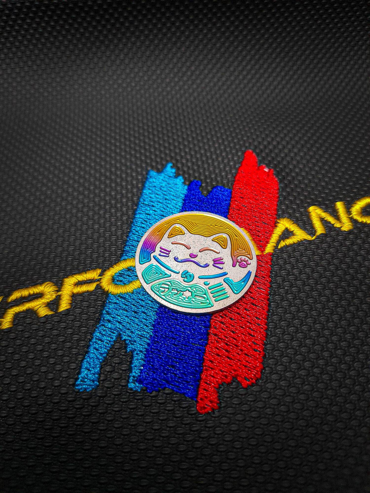 Tem logo Titan con mèo thần tài trang trí xe máy