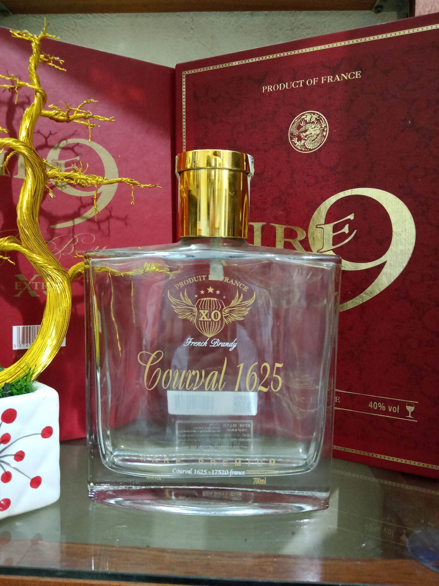 Vỏ chai thủy tinh XO dáng vuông