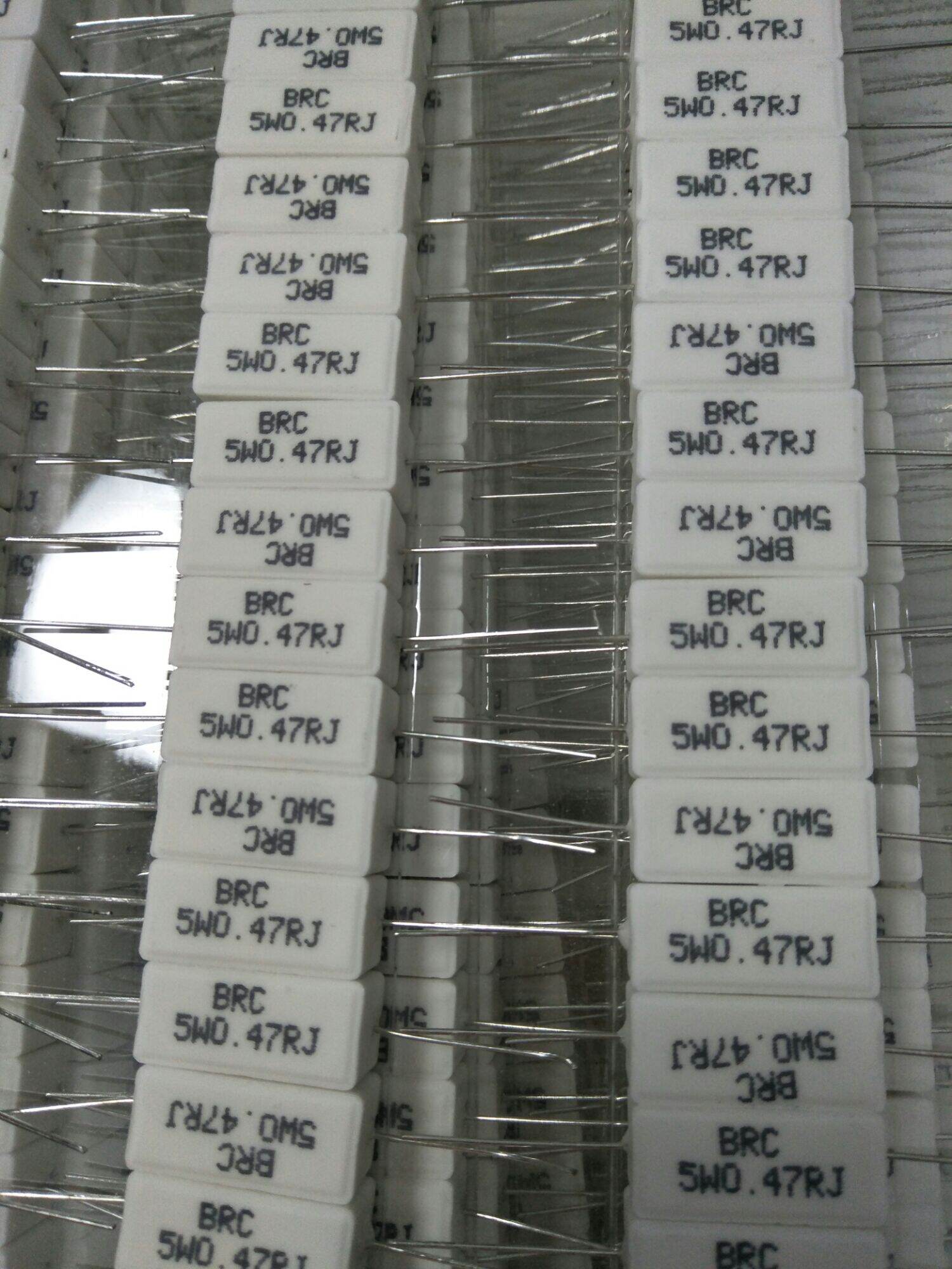 20 trở sứ nằm 0.47 ôm 5 w