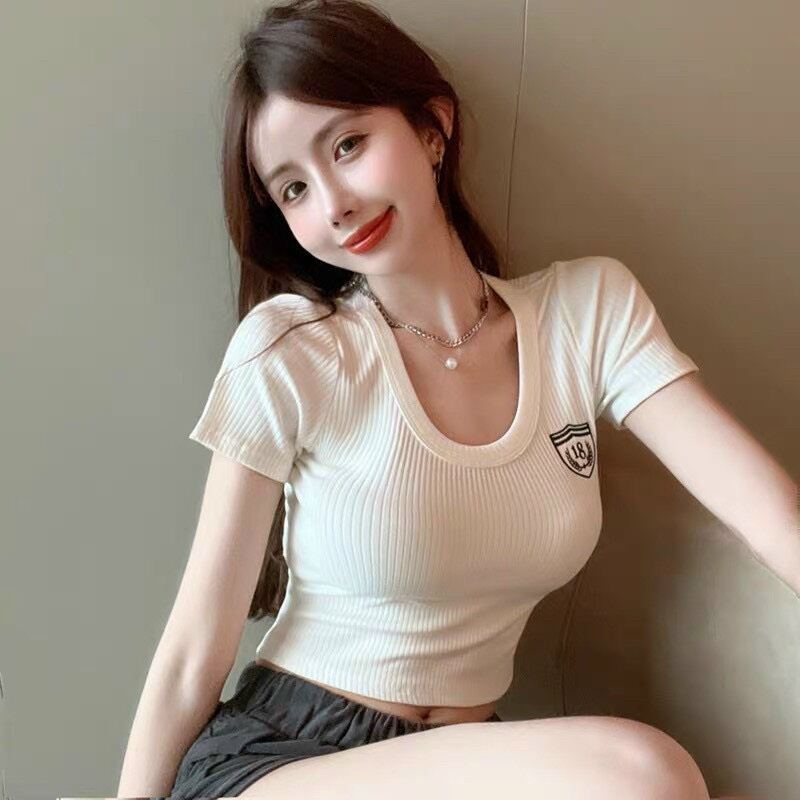 ÁO CROPTOP THÊU LOGO CỰC MLEM A18