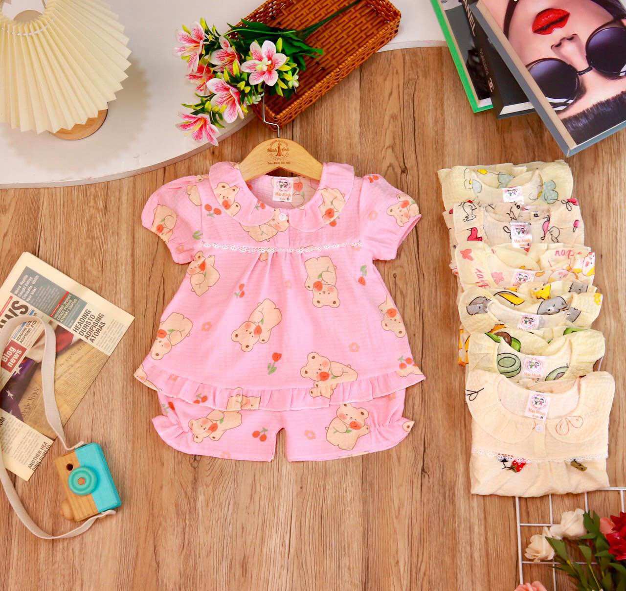[HCM]?Bộ bé gái tay ngắn cổ viền ren họa tiết gấu con baby doll đính nơ dễ thương vải đũi mềm mát dành cho bé gái từ 6-15kg (nhiều màu)