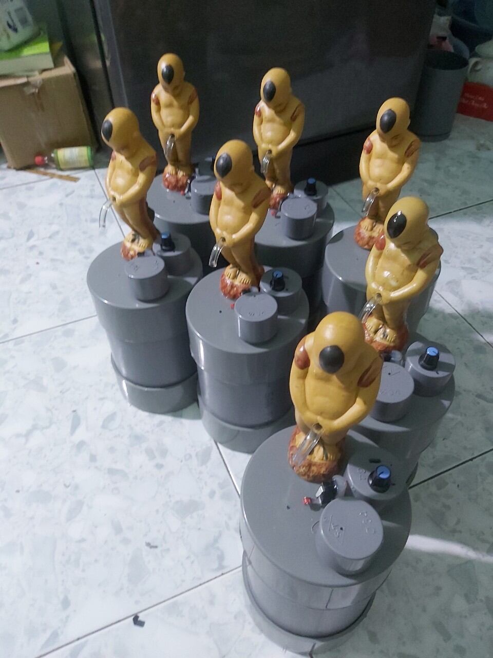 Bình rót ăn nhậuu chú tiểu