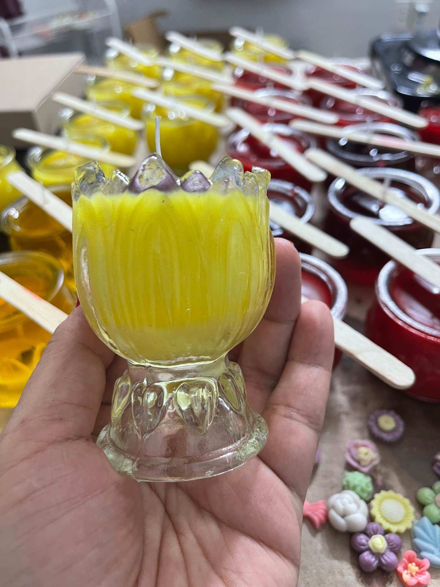 Que gỗ có lỗ xỏ giữ tim bấc nến(10 cái)