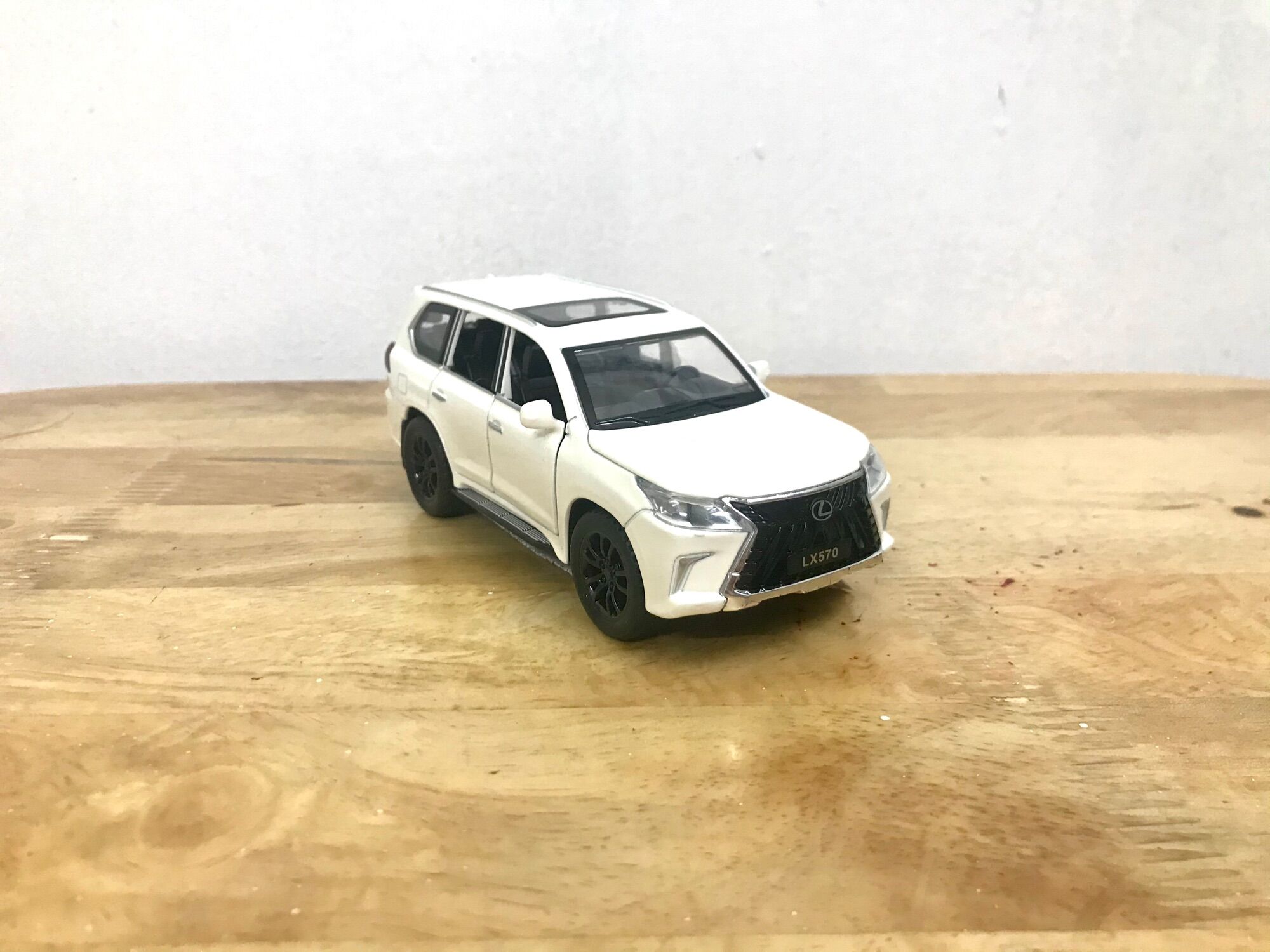 Mô hình xe Lexus LX570 _ Tỷ lệ 1:32