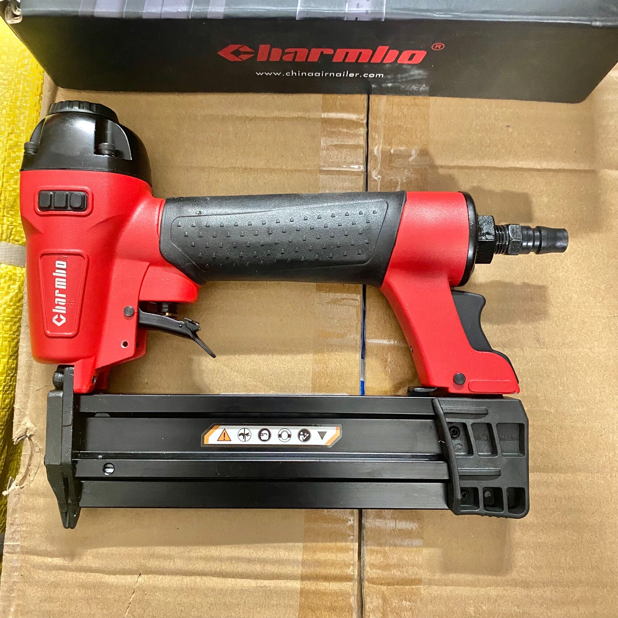Máy hơi bắn đinh chỉ đồng P635 Charmbo