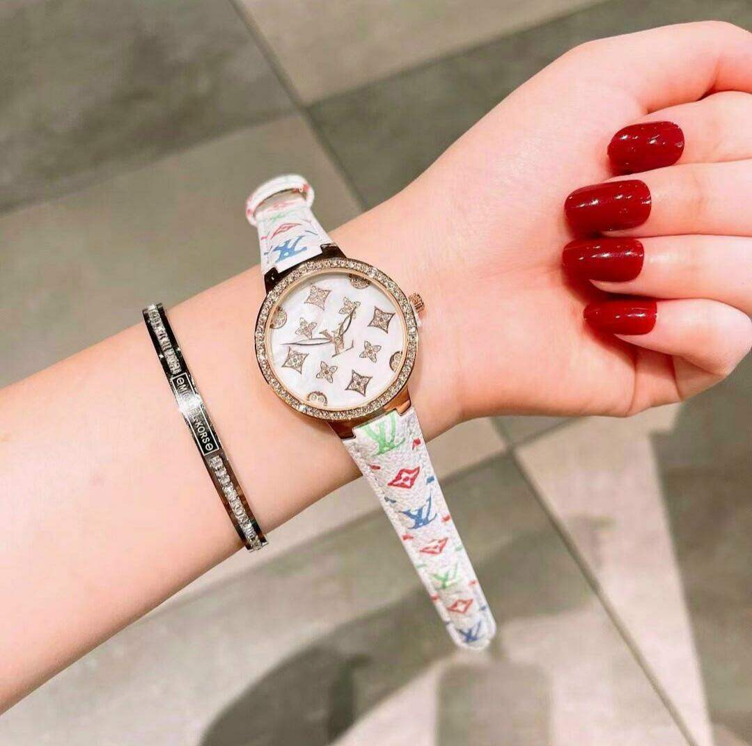 ĐỒNG HỒ DÂY DA HIỆU CỎ 4 LÁ