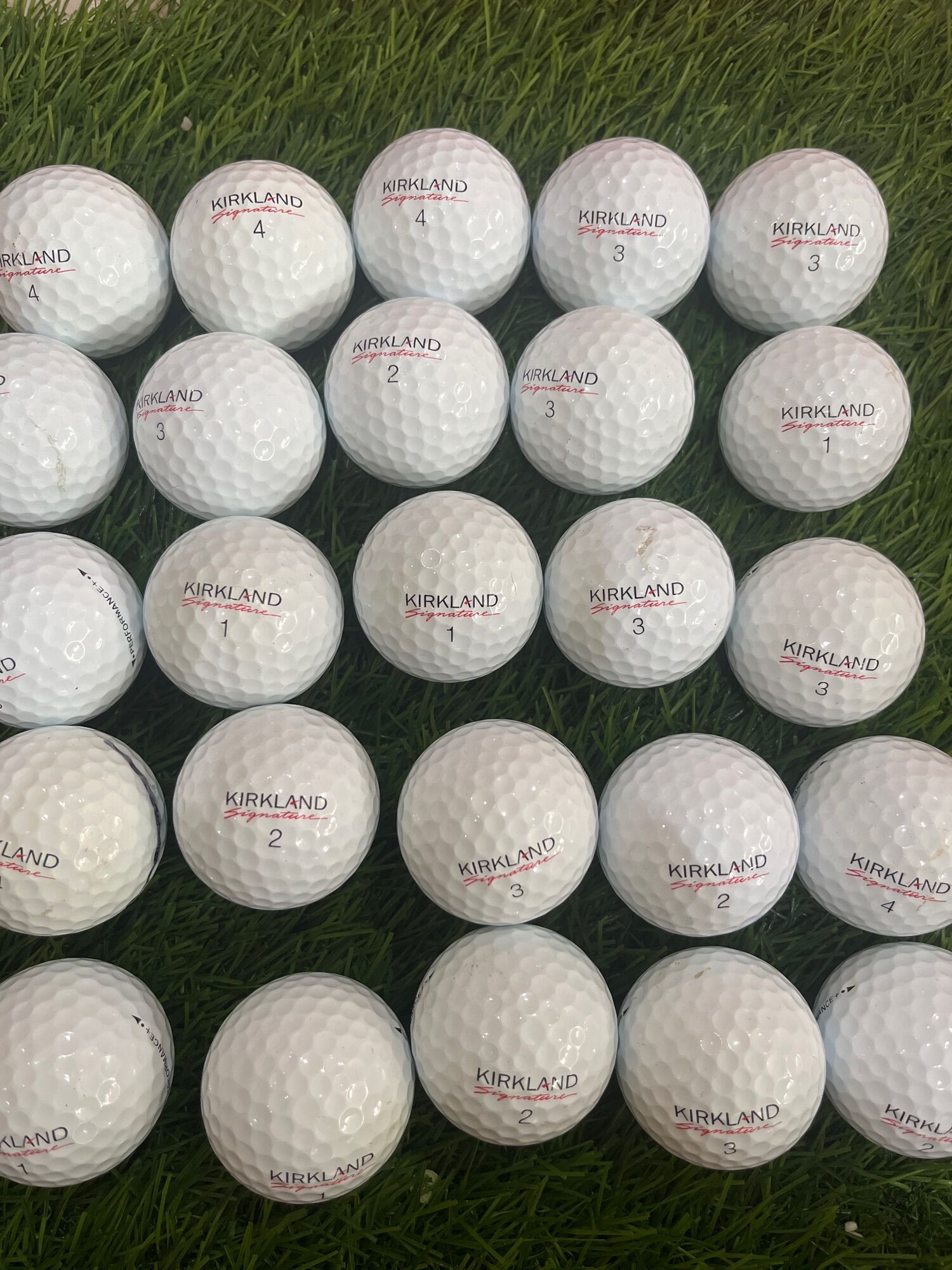 Bóng golf Kirkland độ mới lên đến 90%