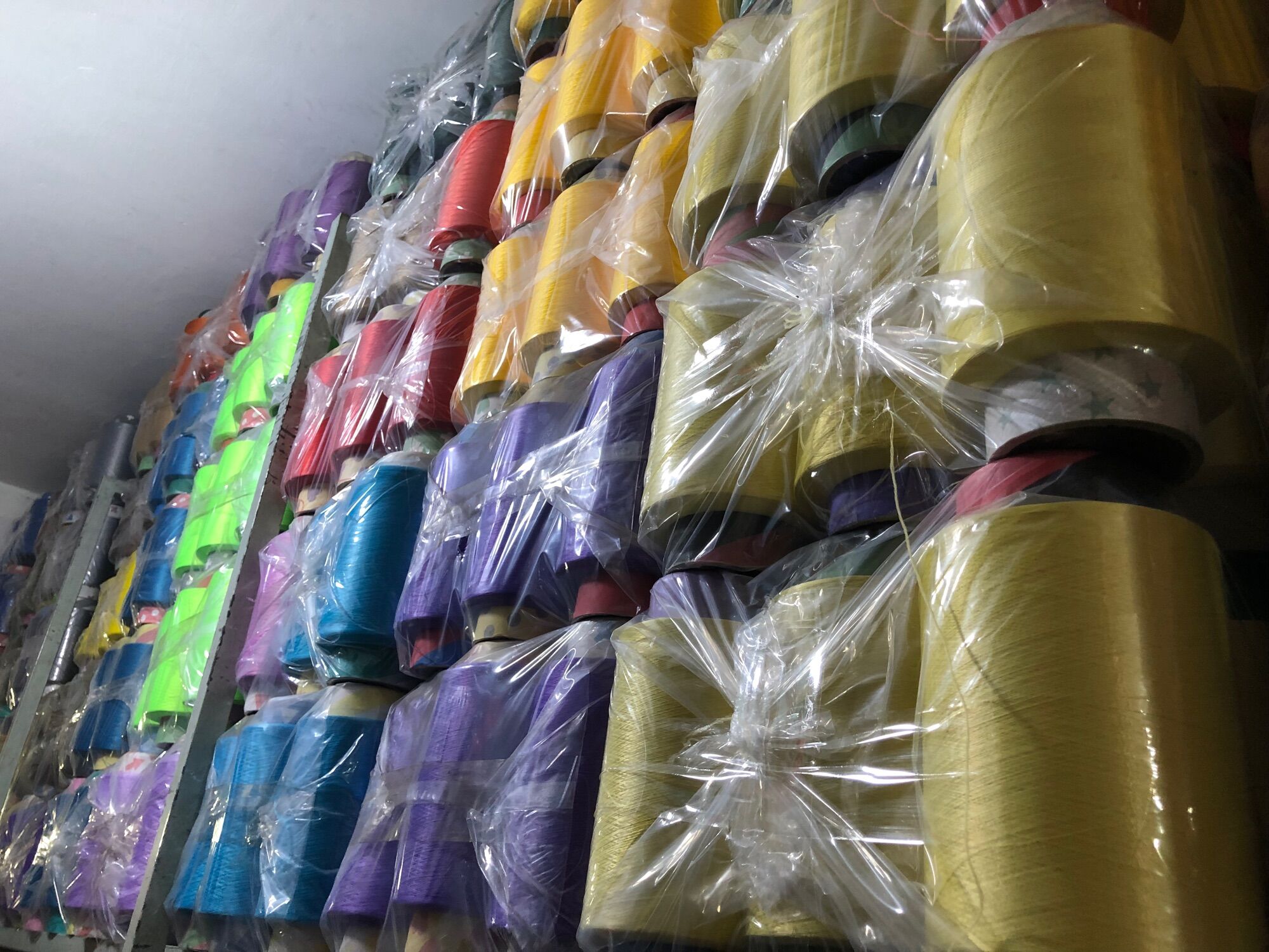 Tơ vắt sổ màu 150 Hạnh Liễu ( 1 cuộn 600g - 650g )