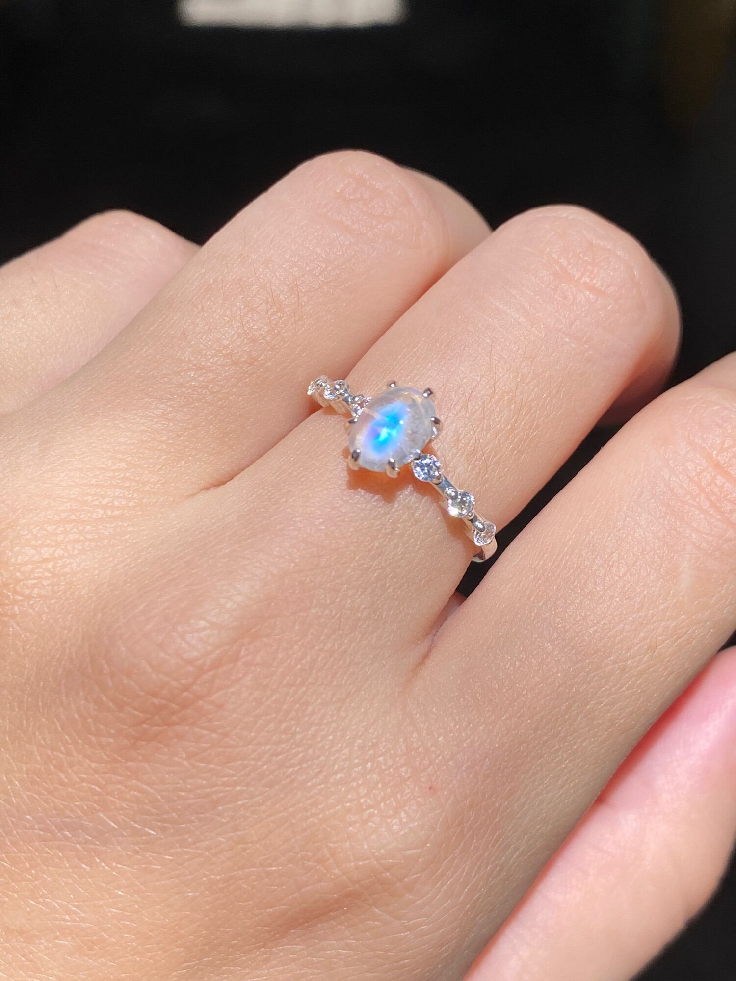 Nhẫn bạc moonstone thiên nhiên thanh lịch lấp lánh