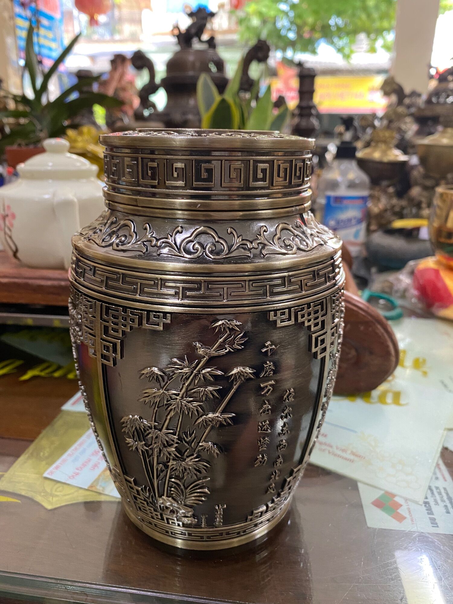 Lọ đựng trà, lọ đựng chè bằng đồng đúc hoa văn tứ quý