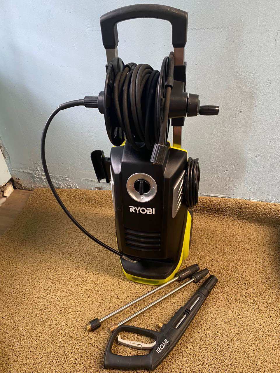 Máy rửa xe ryobj 2400w