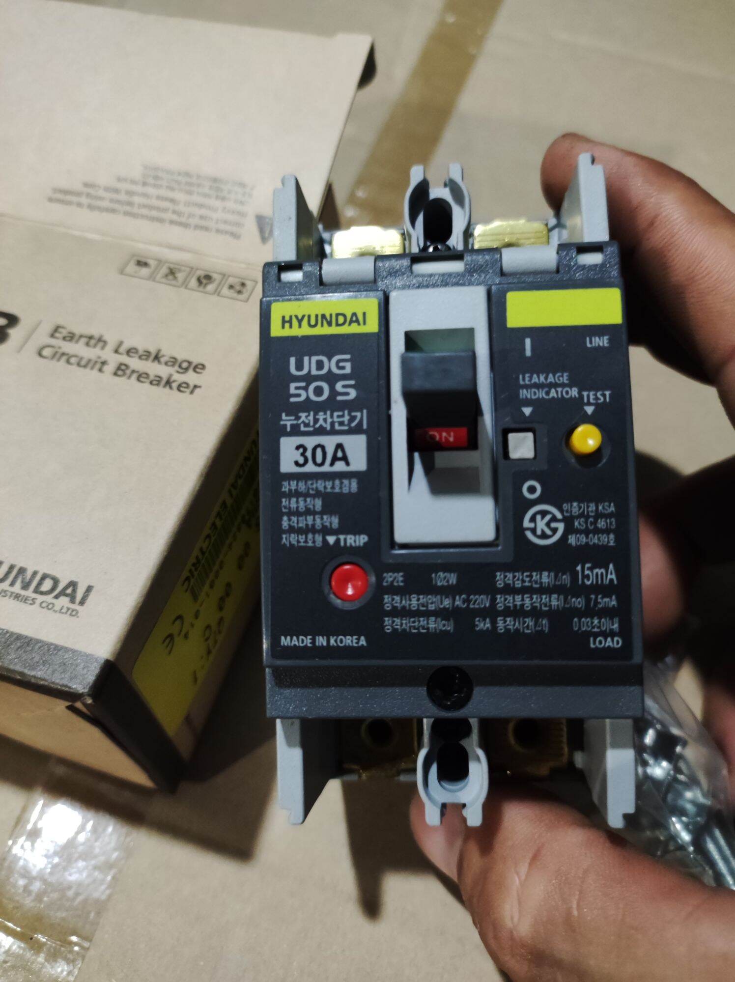 Át chống rò giật điện chập điện Huyndai 30a 15ma 220v 1pha