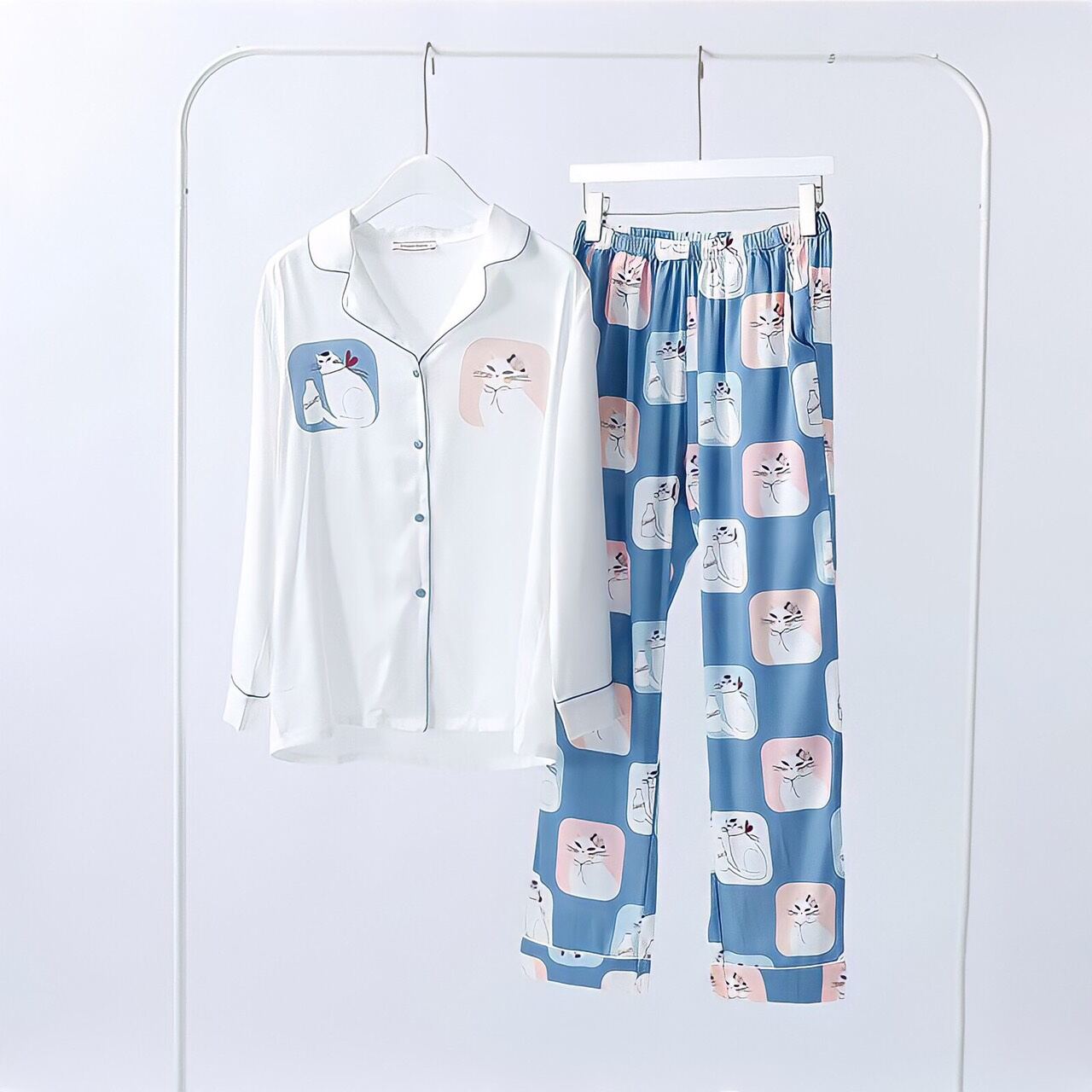 Sét bộ pyjama lụa xước tay dài quần dài.