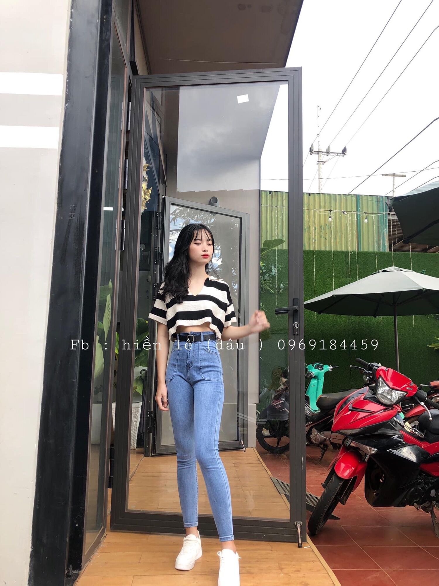 Áo croptop gân cổ bẻ xẻ V