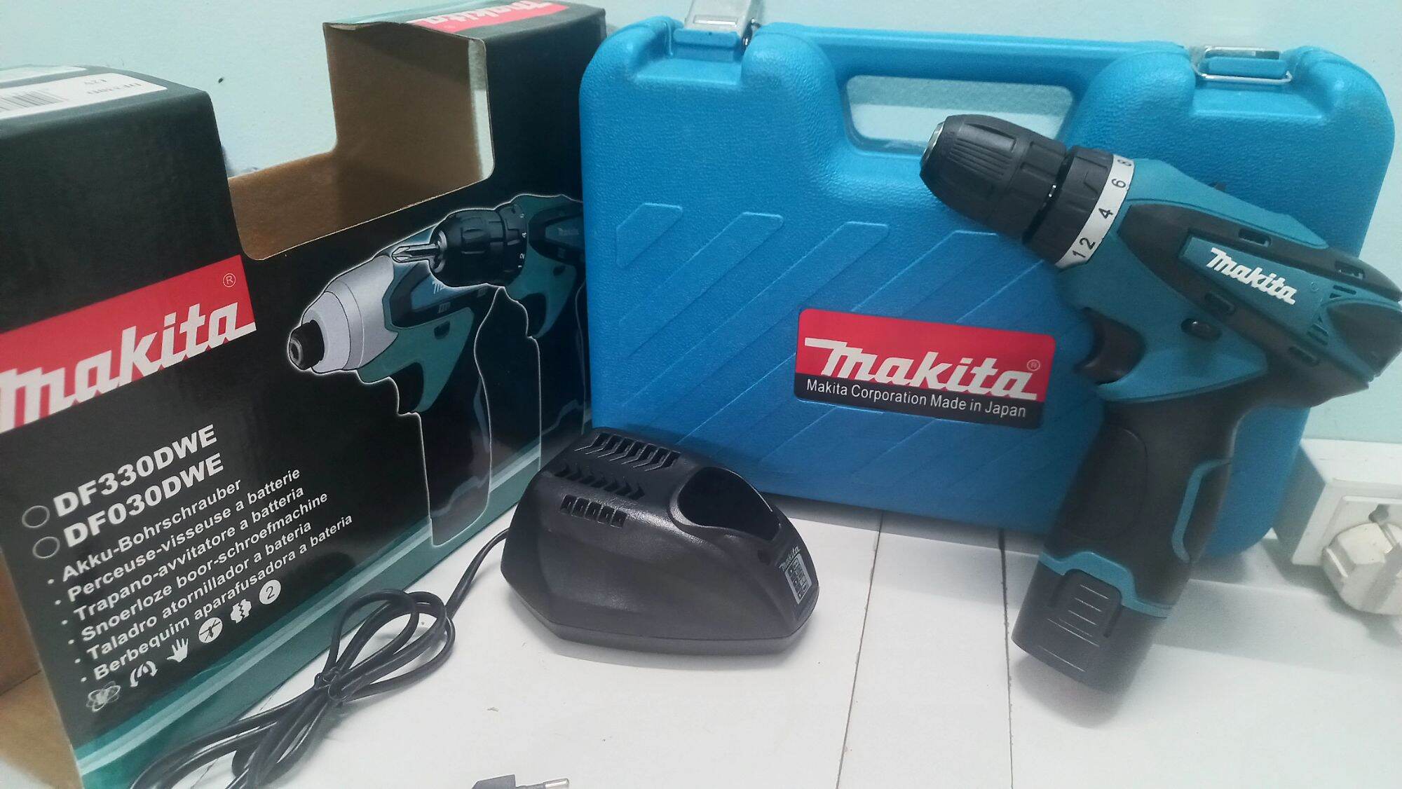 máy khoan makiita 12v