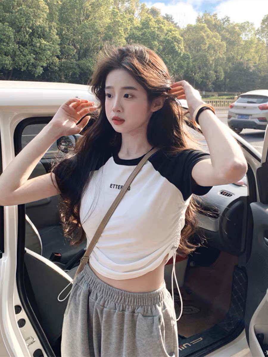 ÁO CROPTOP PHỐI TAY RÚT BÊN LETTERING