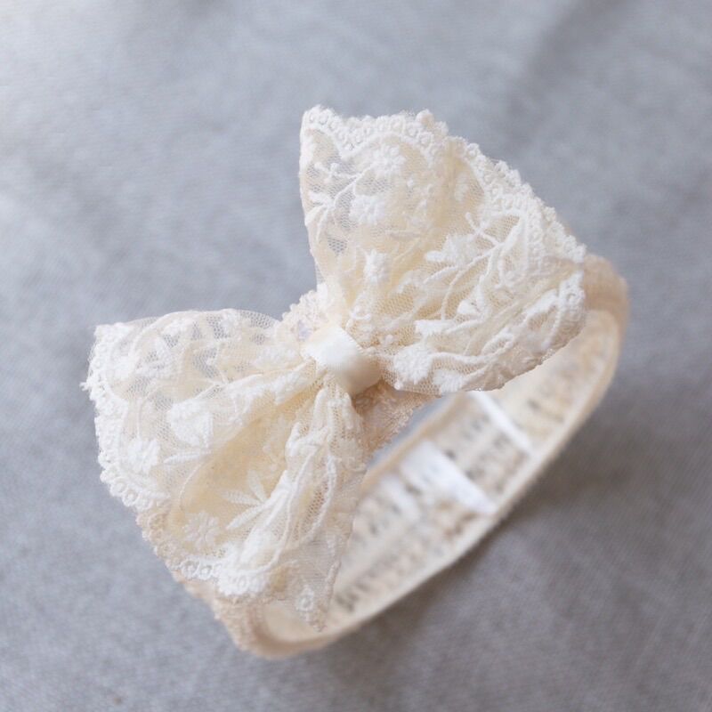 Turban nơ ren cổ điển cho bé gái