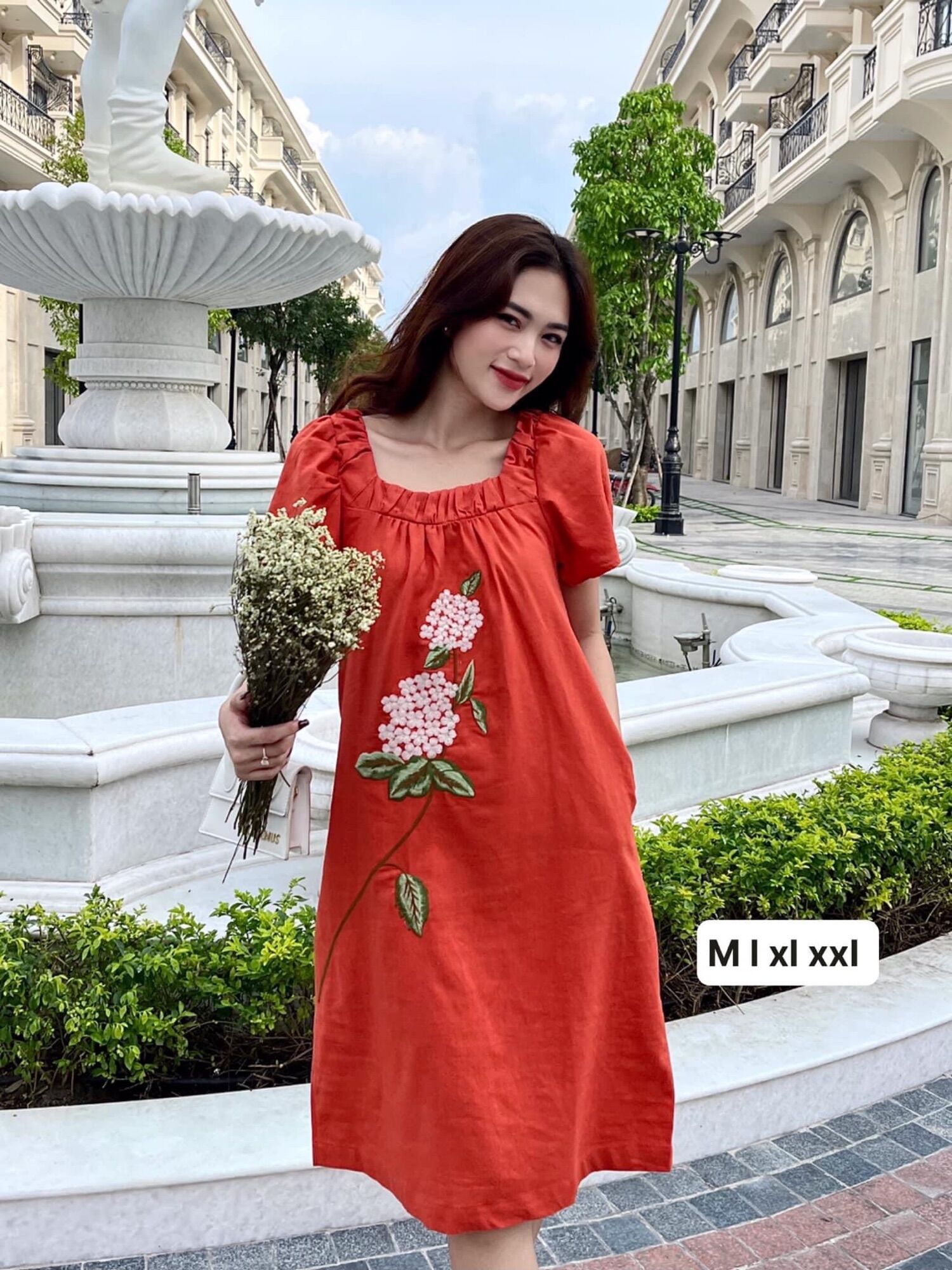 Đầm Thêu Linen Cổ Vuông Xênh