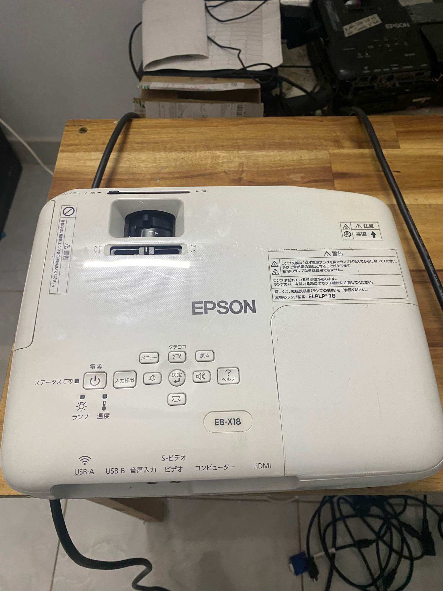 Máy chiếu dạy học,  văn phòng Epson EB-X18 Nhật có cổng hdmi