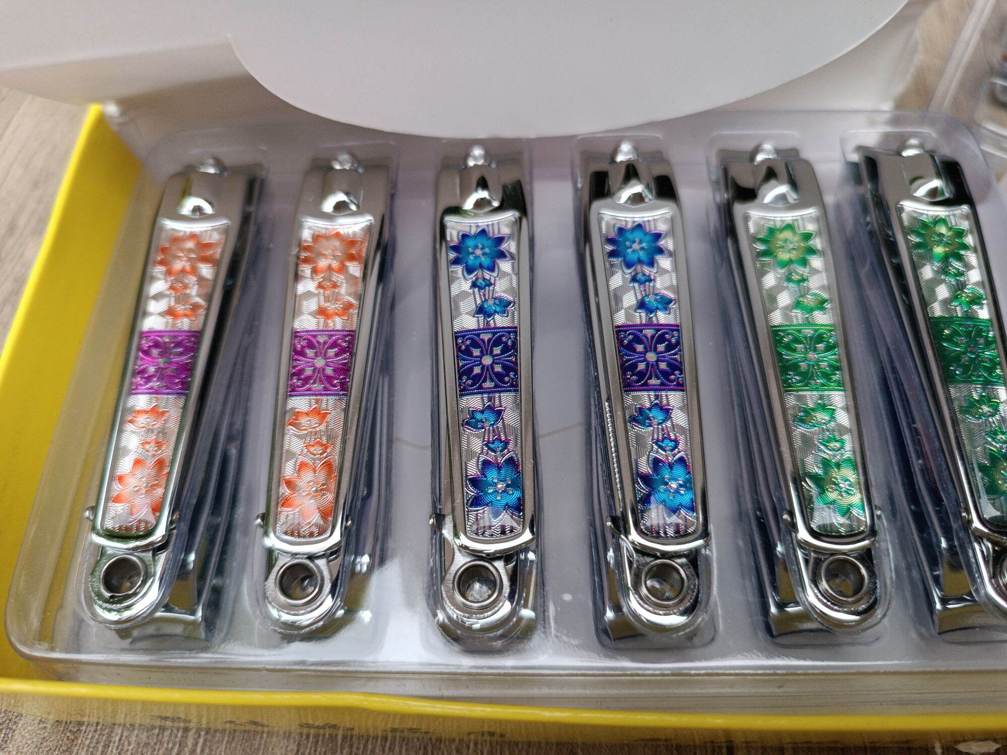 Bấm móng tay móng chân đa năng ( hộp 12 cái)