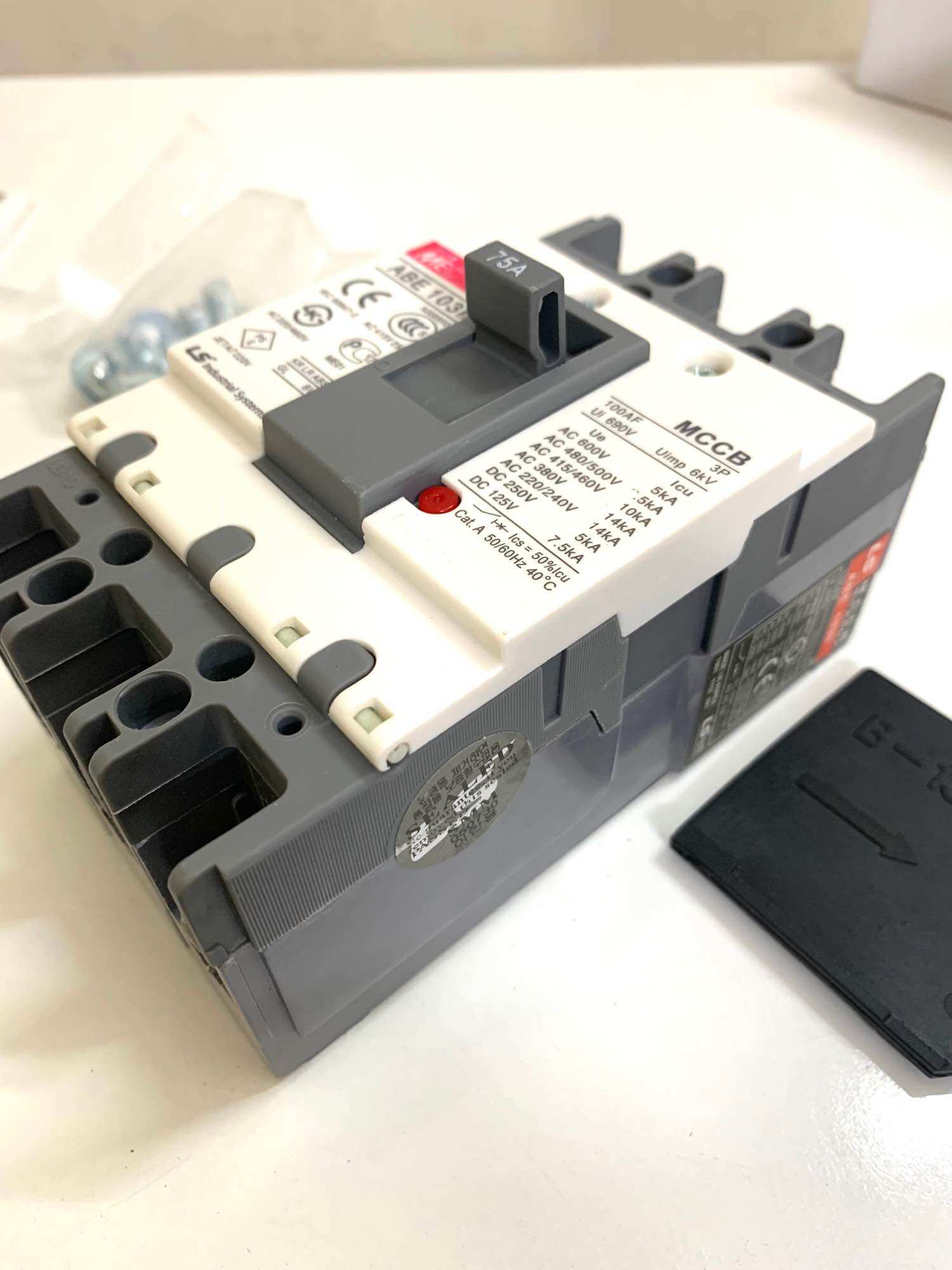 Attomat 3 pha MEC ABE 103b 75a 100a